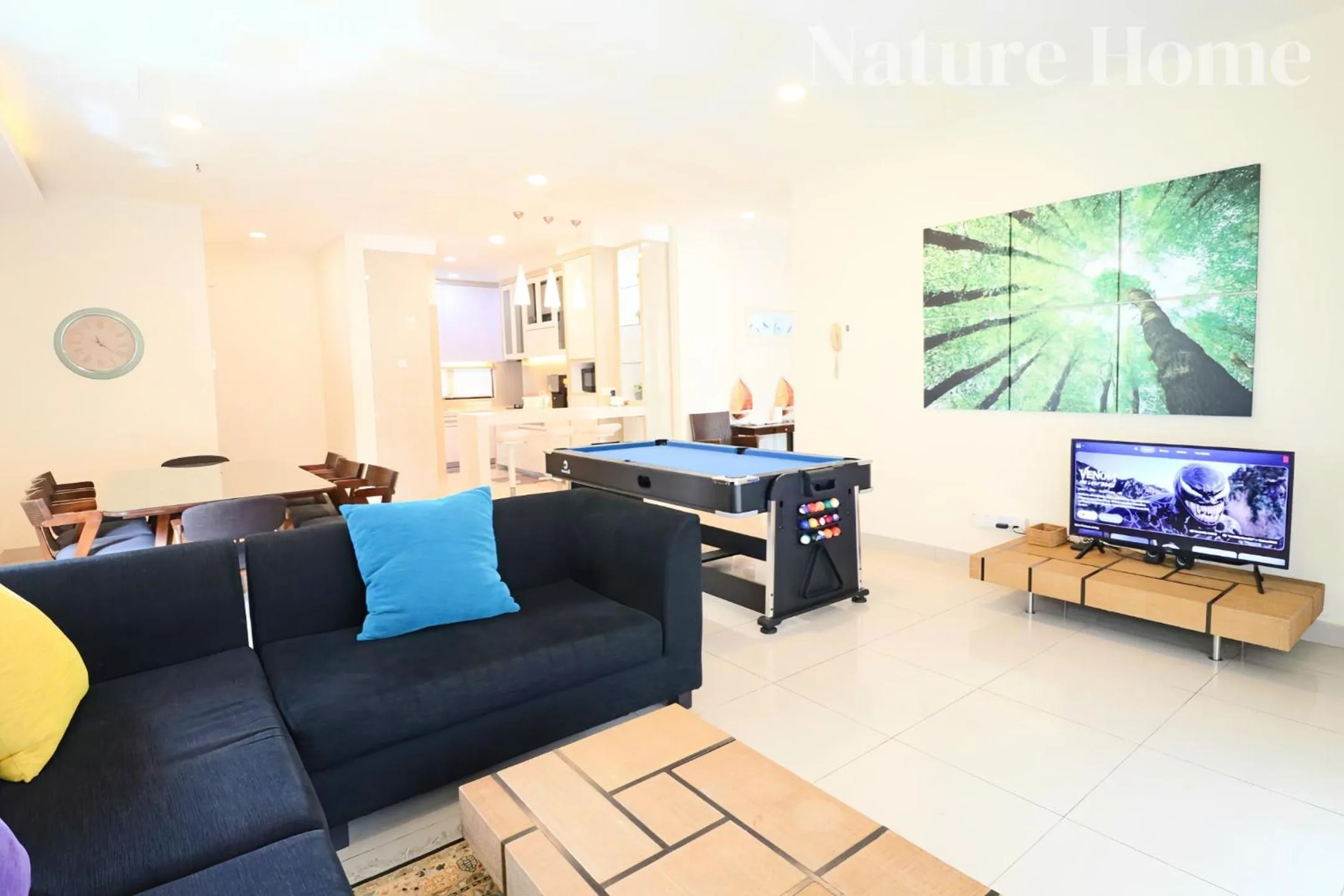 Communal lounge/ TV room in Nature Home - Swiss Garden Resort Residences - Weekend Free Breakfast