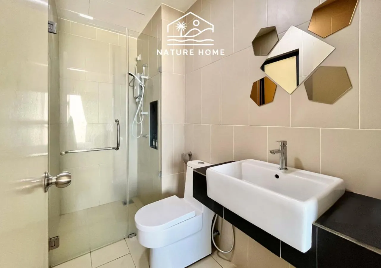 Shower in Nature Home - Swiss Garden Resort Residences - Weekend Free Breakfast