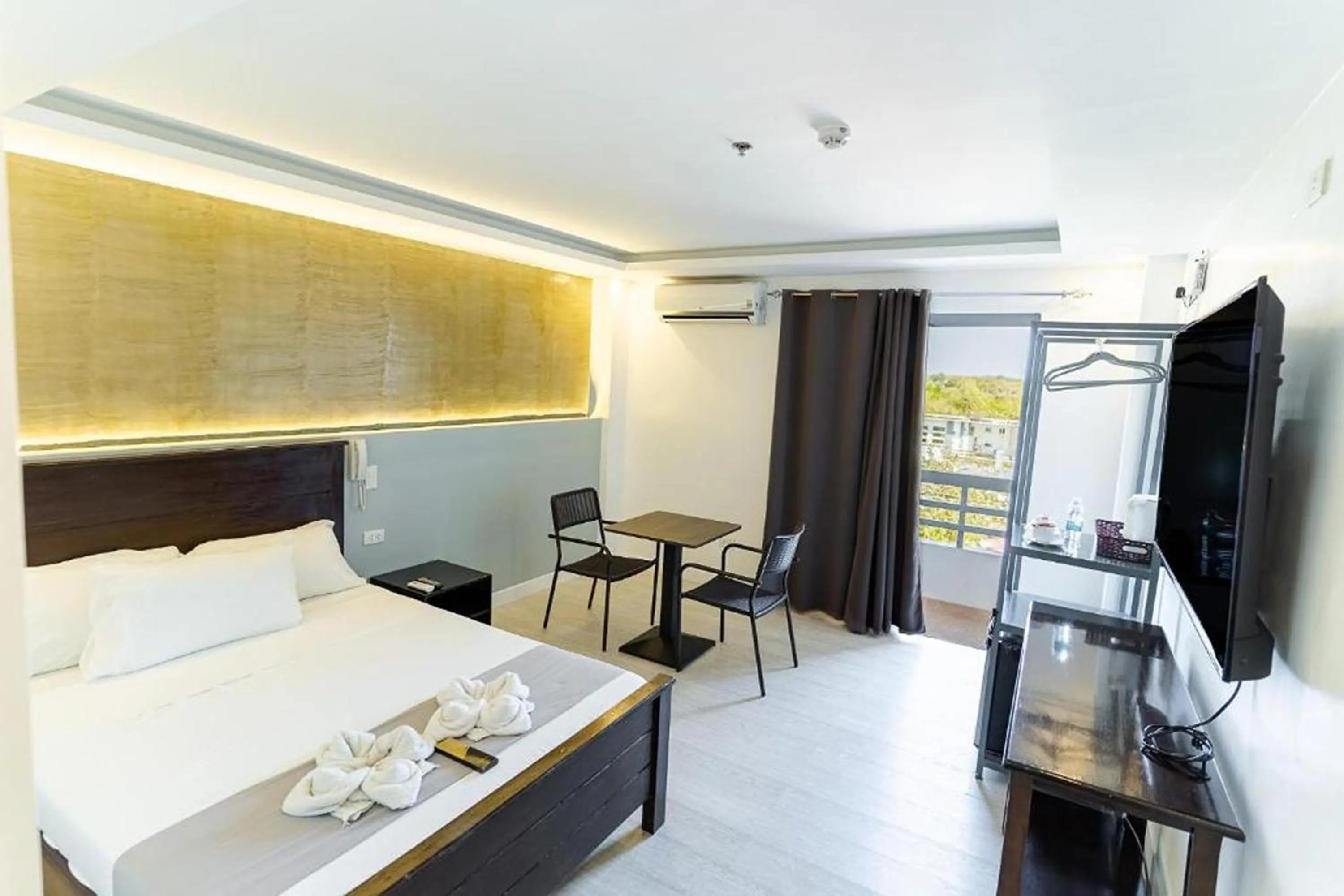 Bedroom in Spotlight Hotel near Hundred Islands Wharf