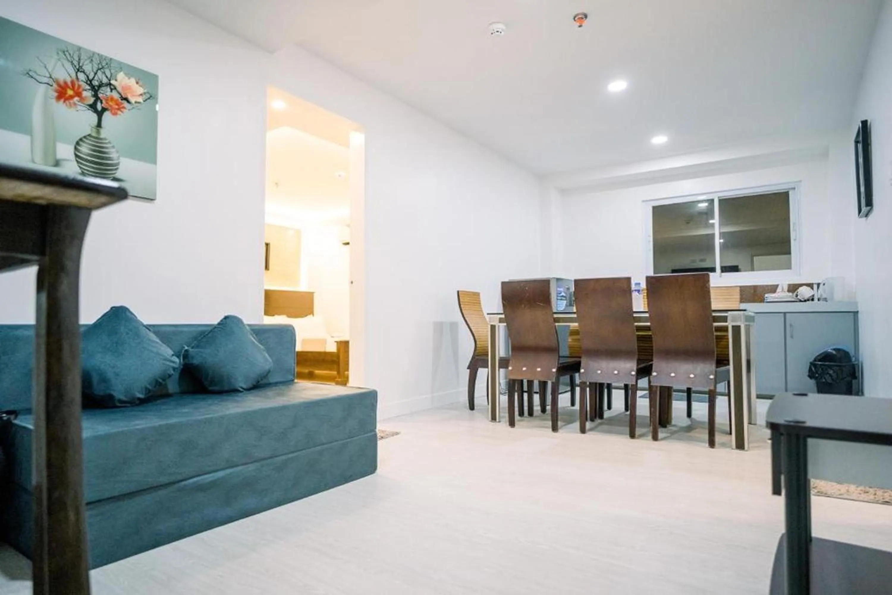 Living room in Spotlight Hotel near Hundred Islands Wharf