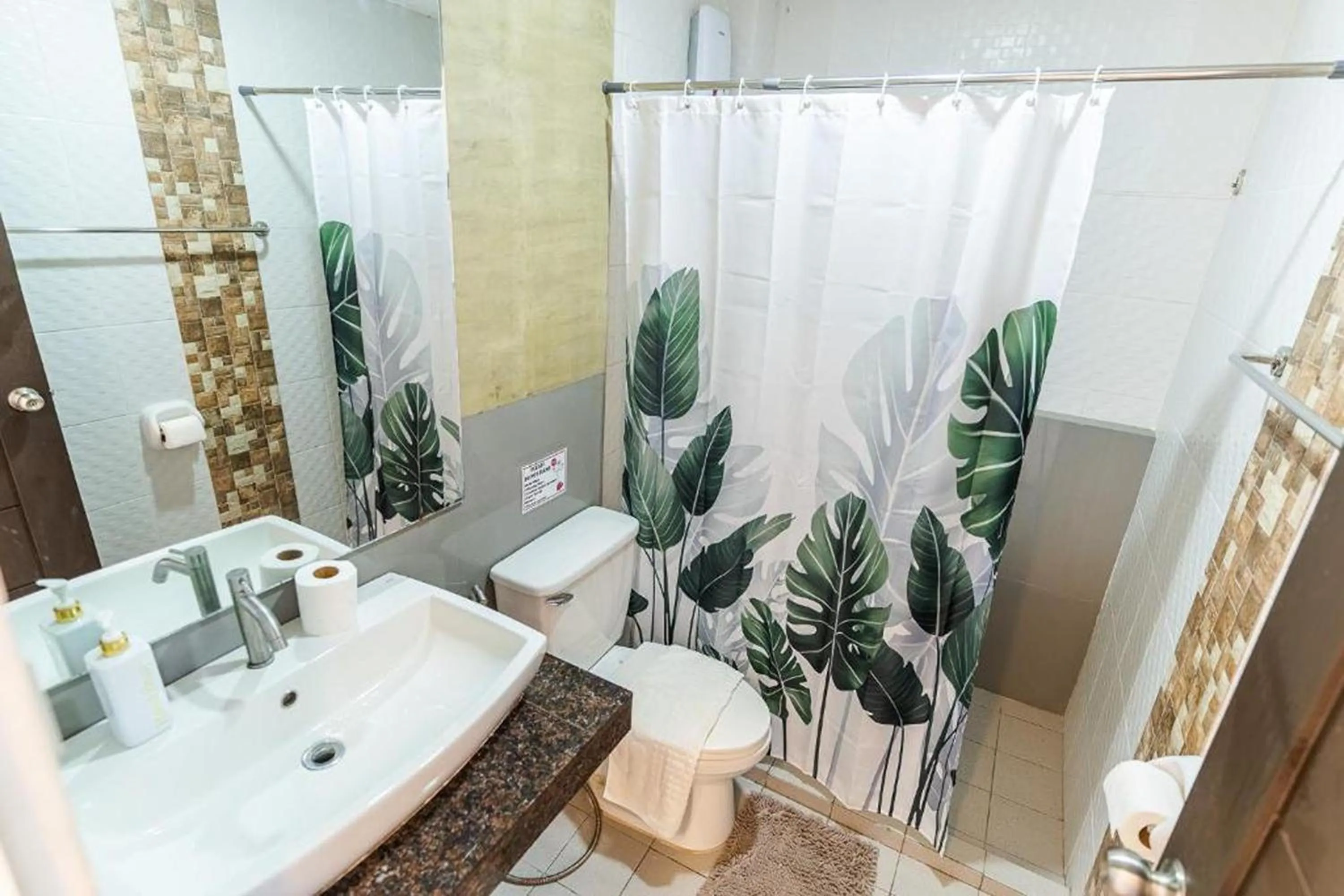 Bathroom in Spotlight Hotel near Hundred Islands Wharf