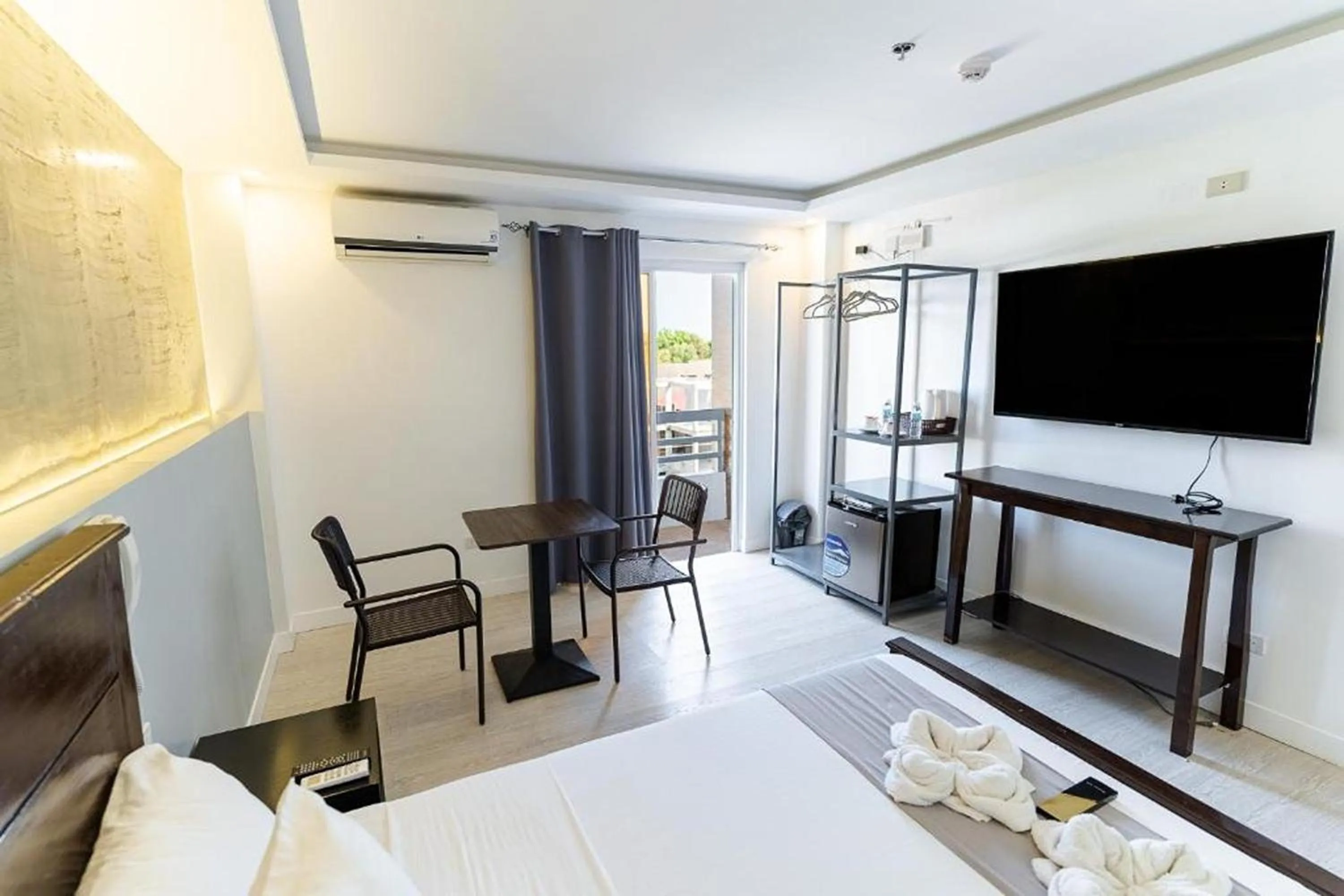 Bedroom in Spotlight Hotel near Hundred Islands Wharf