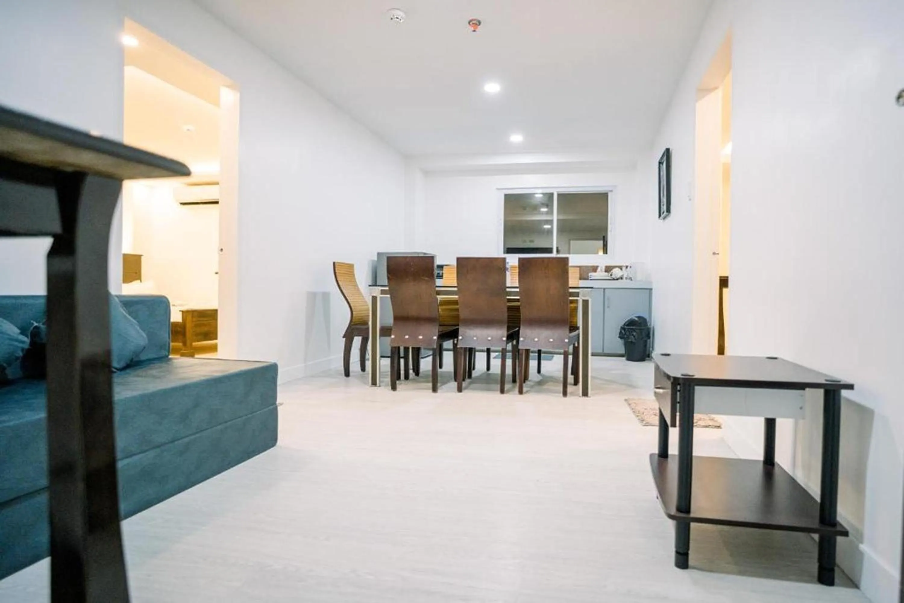 Living room in Spotlight Hotel near Hundred Islands Wharf