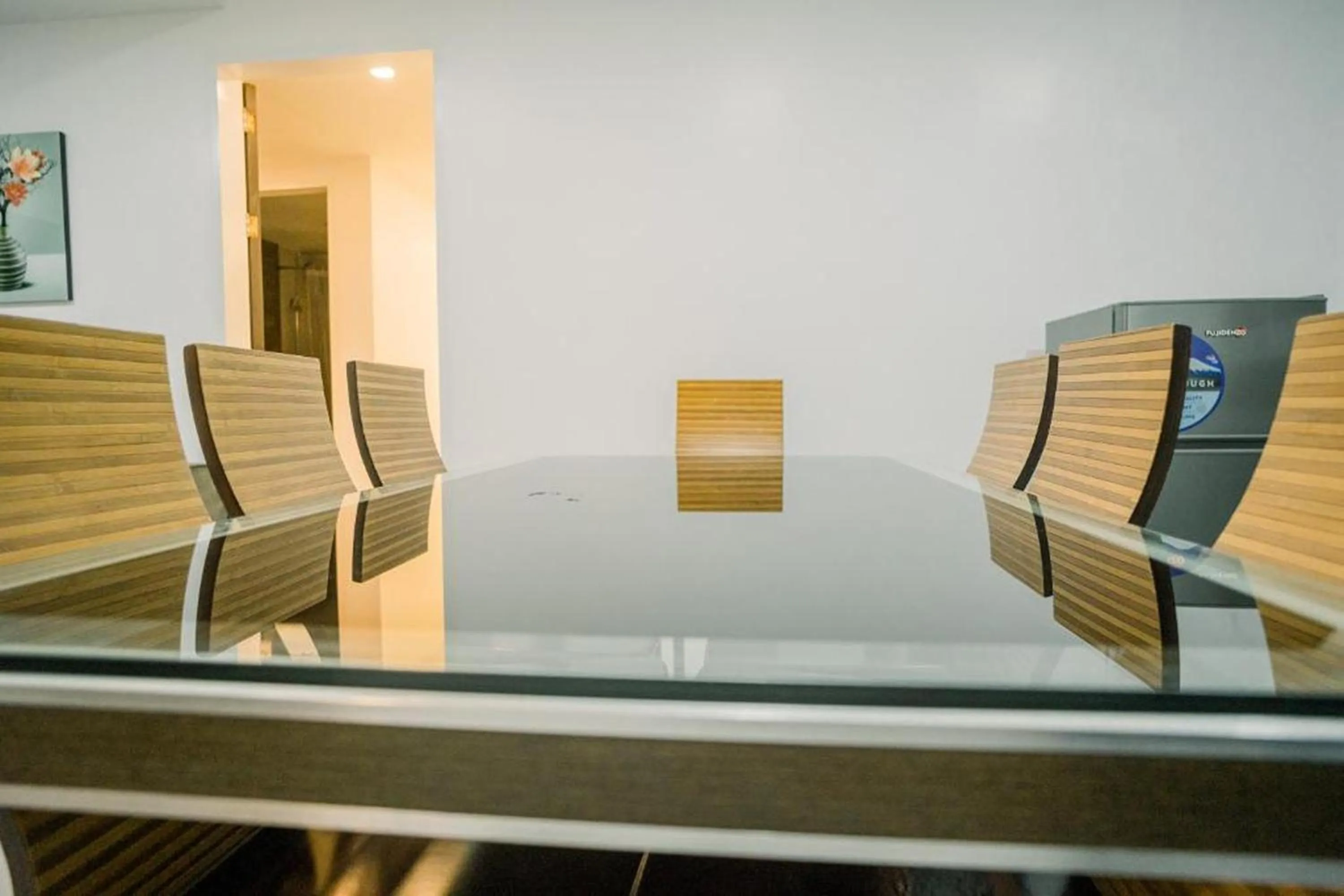 Dining area in Spotlight Hotel near Hundred Islands Wharf