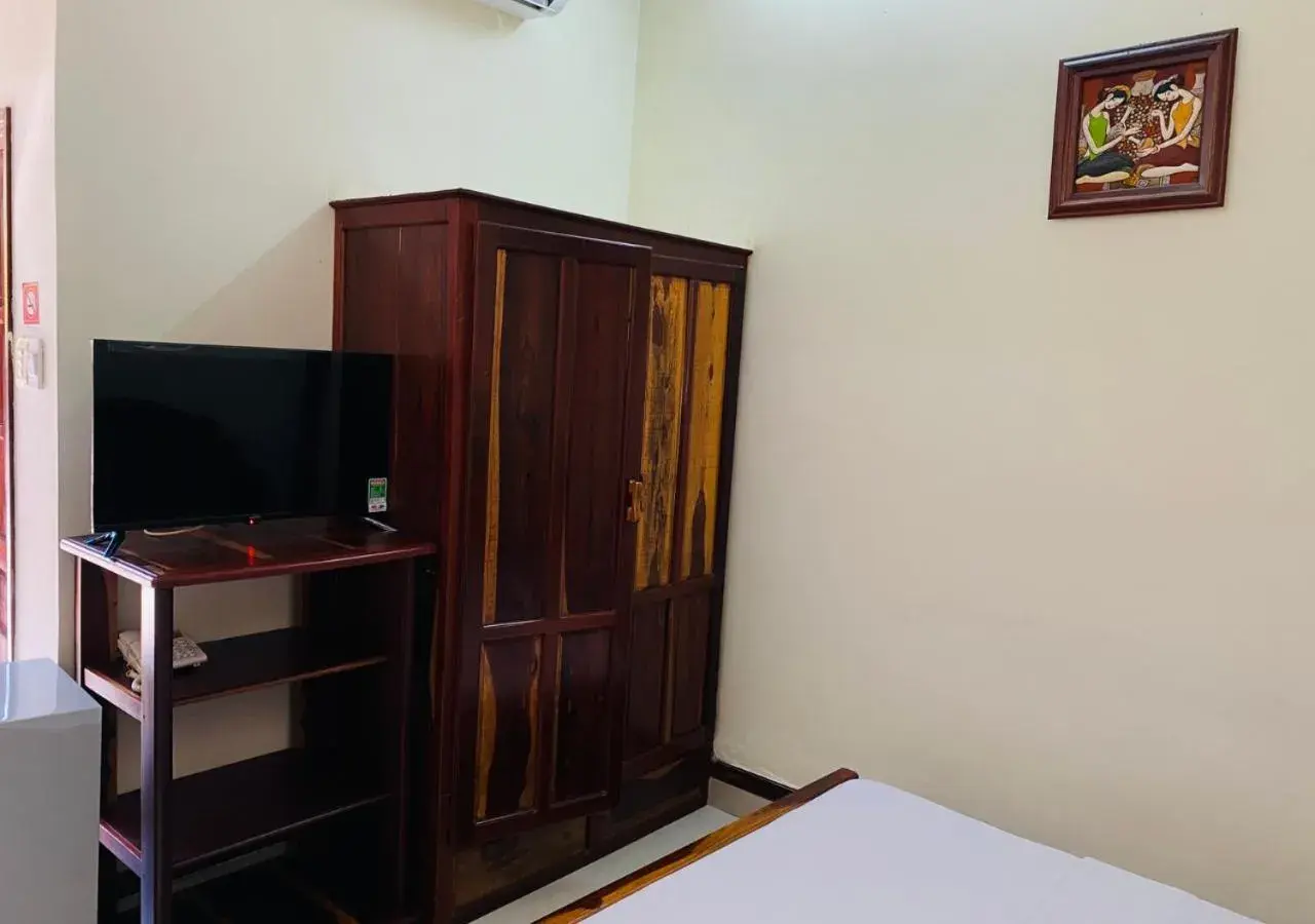 TV and multimedia, Bed in Khách sạn Sao Mai TV and multimedia, Bed in Khách sạn Sao Mai