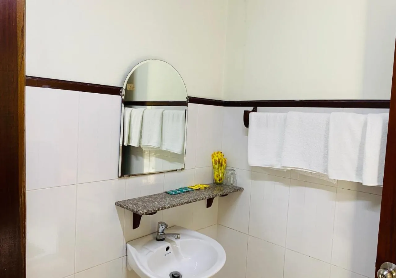 Toilet in Khách sạn Sao Mai