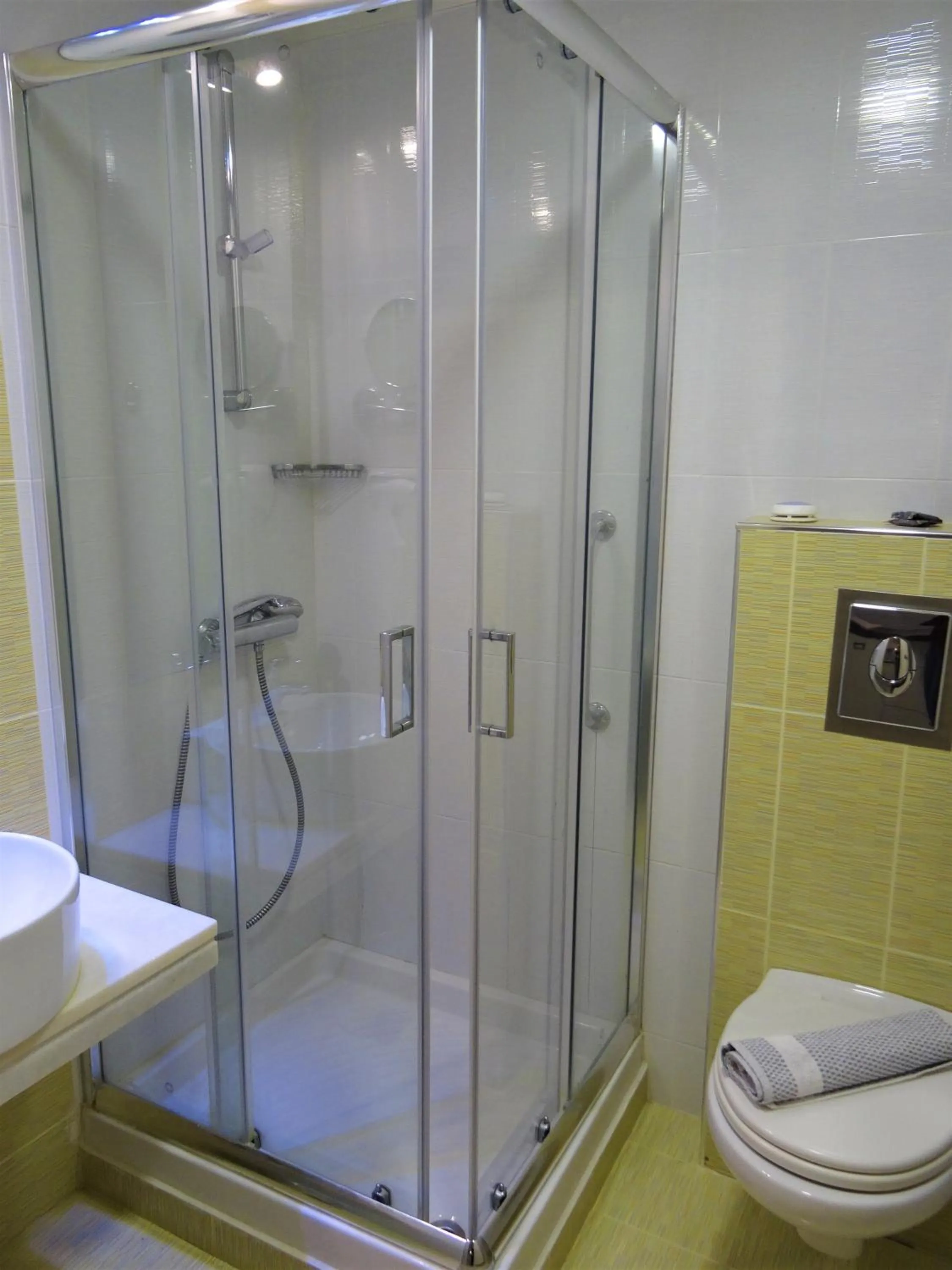 Shower in Horizon Beach Hotel