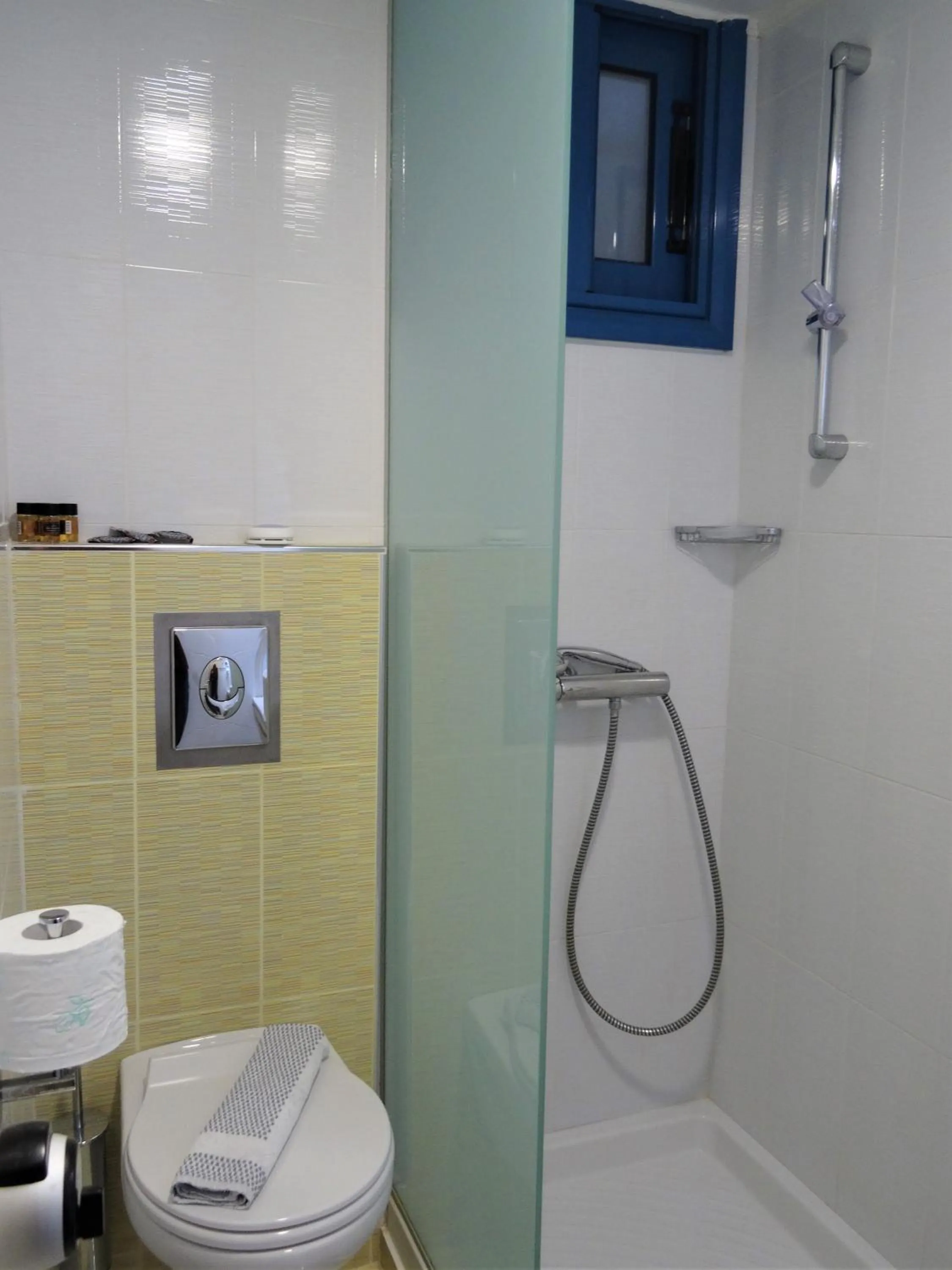 Shower in Horizon Beach Hotel