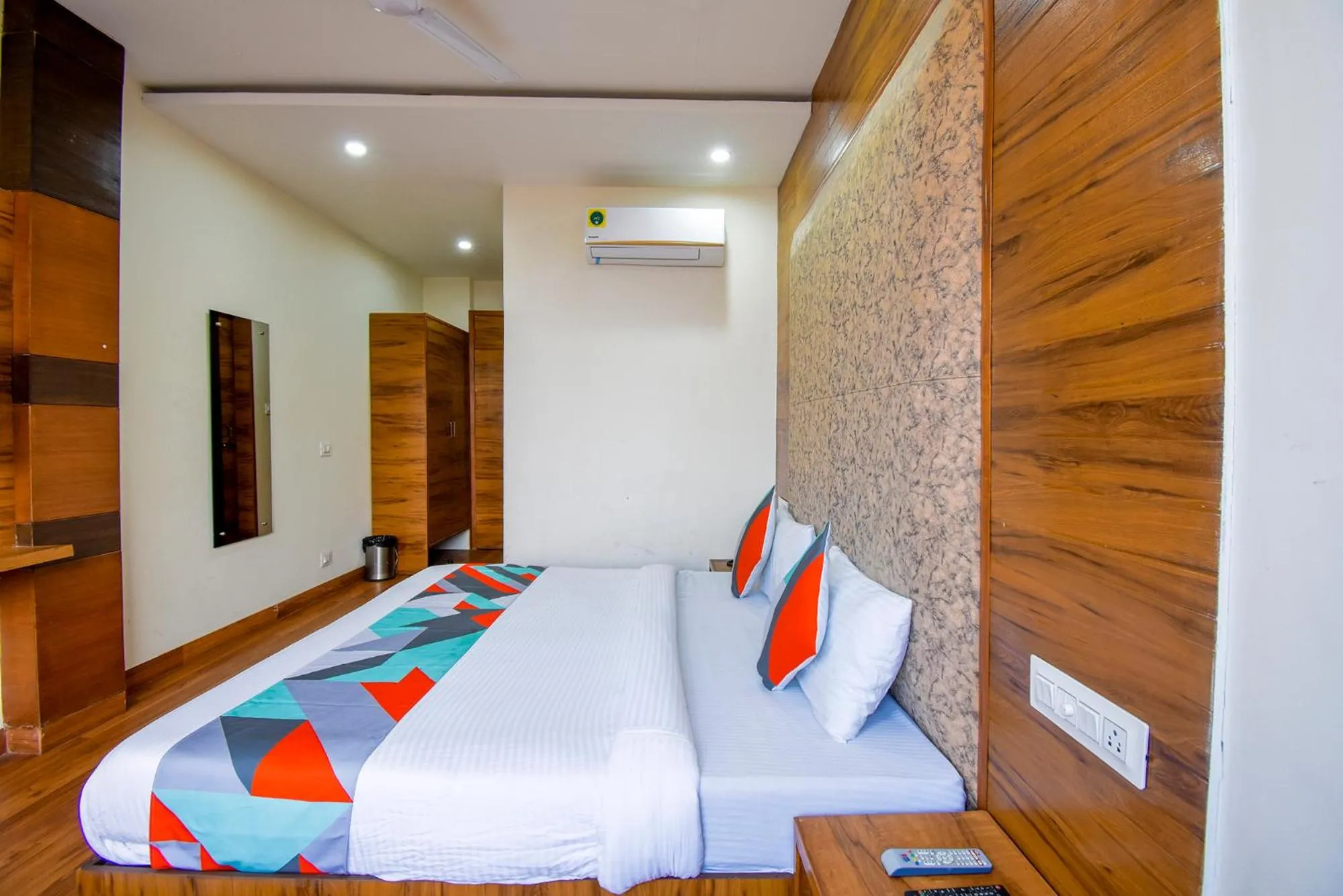 Bed in FabExpress Black Diamond