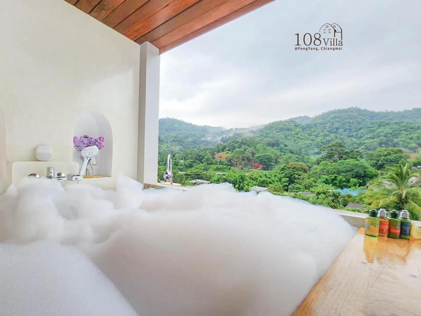 Bed in 108 Villa @ PongYang