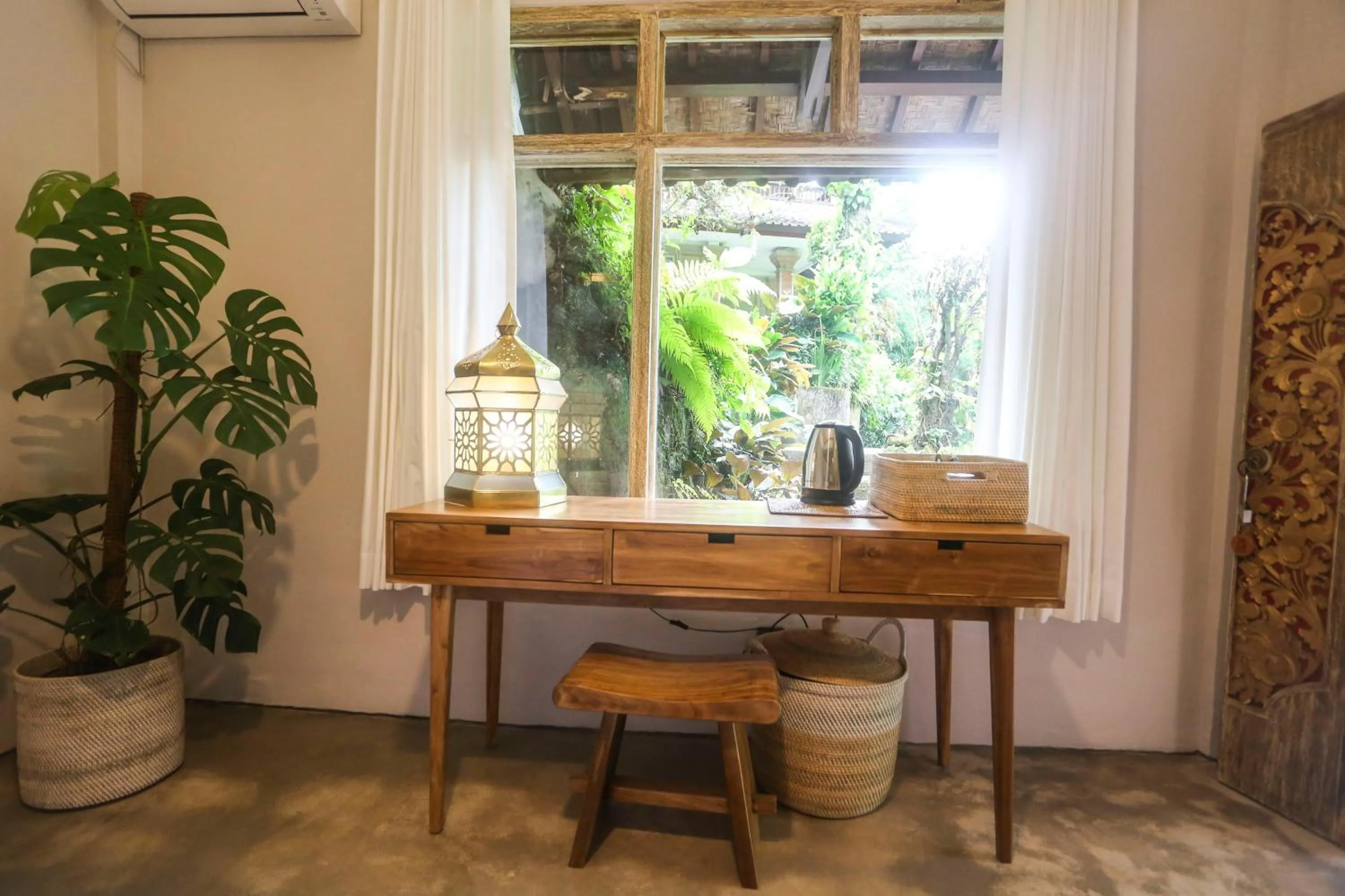 hair dresser in Down The Rabbit Hole