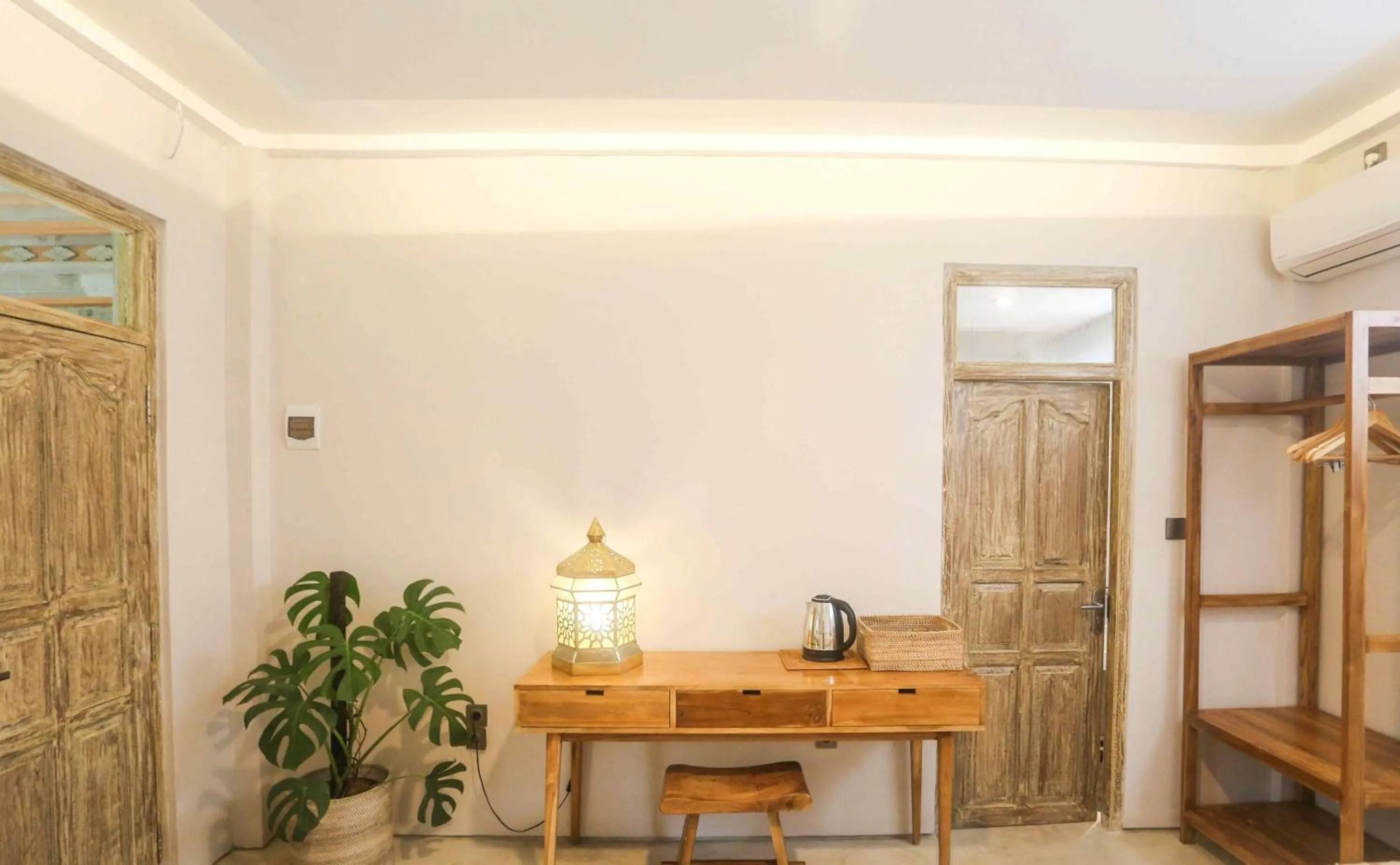 hair dresser in Down The Rabbit Hole