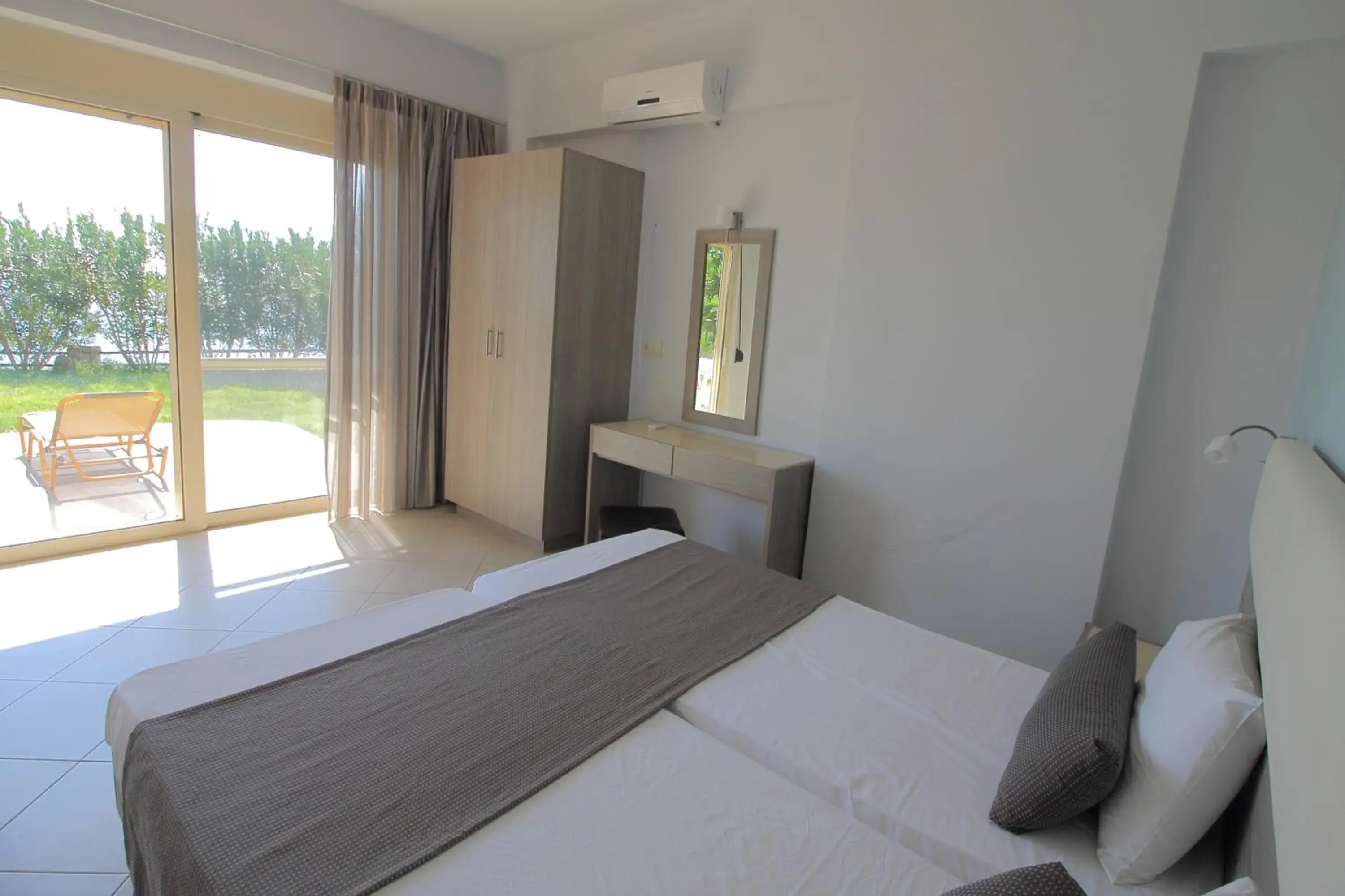 Day, Bed in Thalassa House Apartments Day, Bed in Thalassa House Apartments
