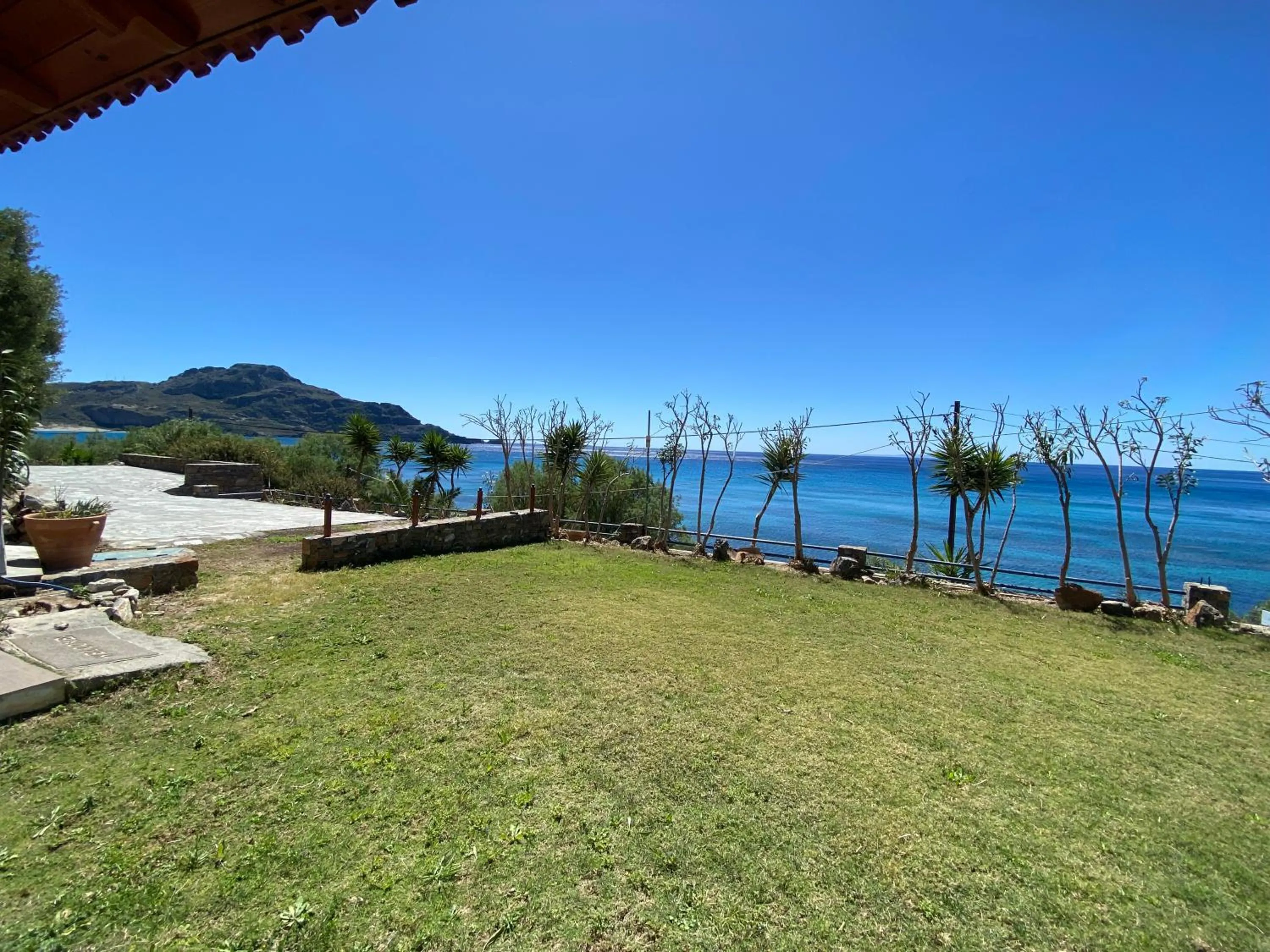 Garden in Thalassa House Apartments