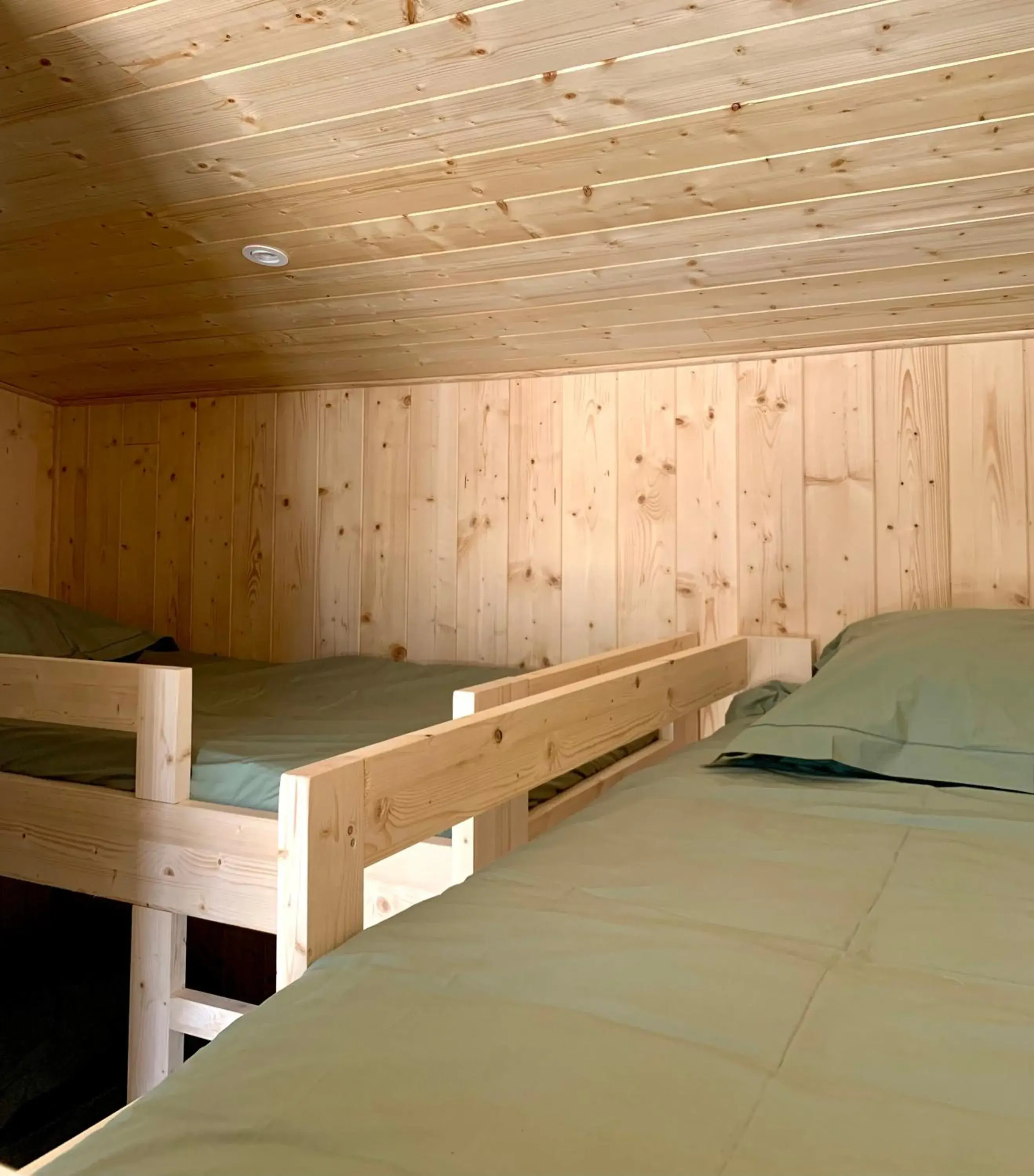 4-Bed Mixed Dormitory Room in La Petite Auberge Insolite 4-Bed Mixed Dormitory Room in La Petite Auberge Insolite