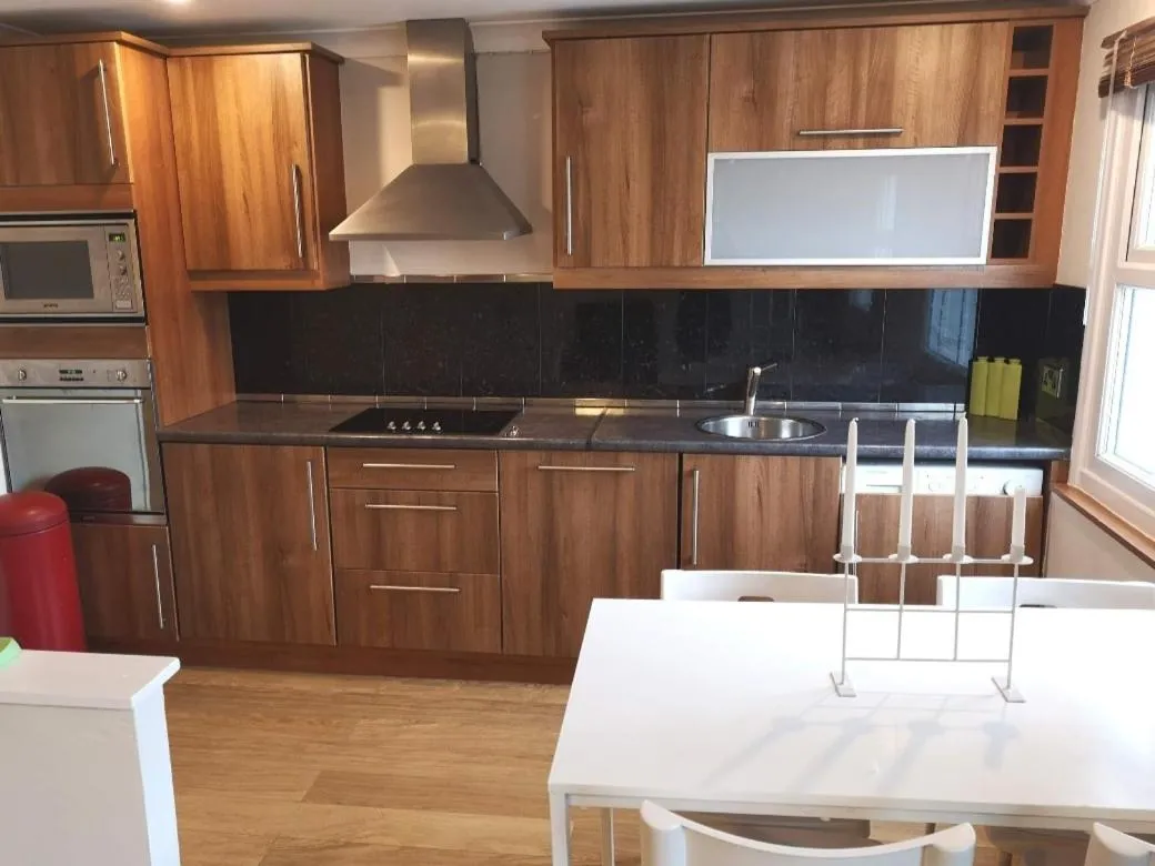 Pimlico SW1 - LOCATION LOCATION! Light and spacious one bedroom apartment in a stunning Victorian building. Great storage!