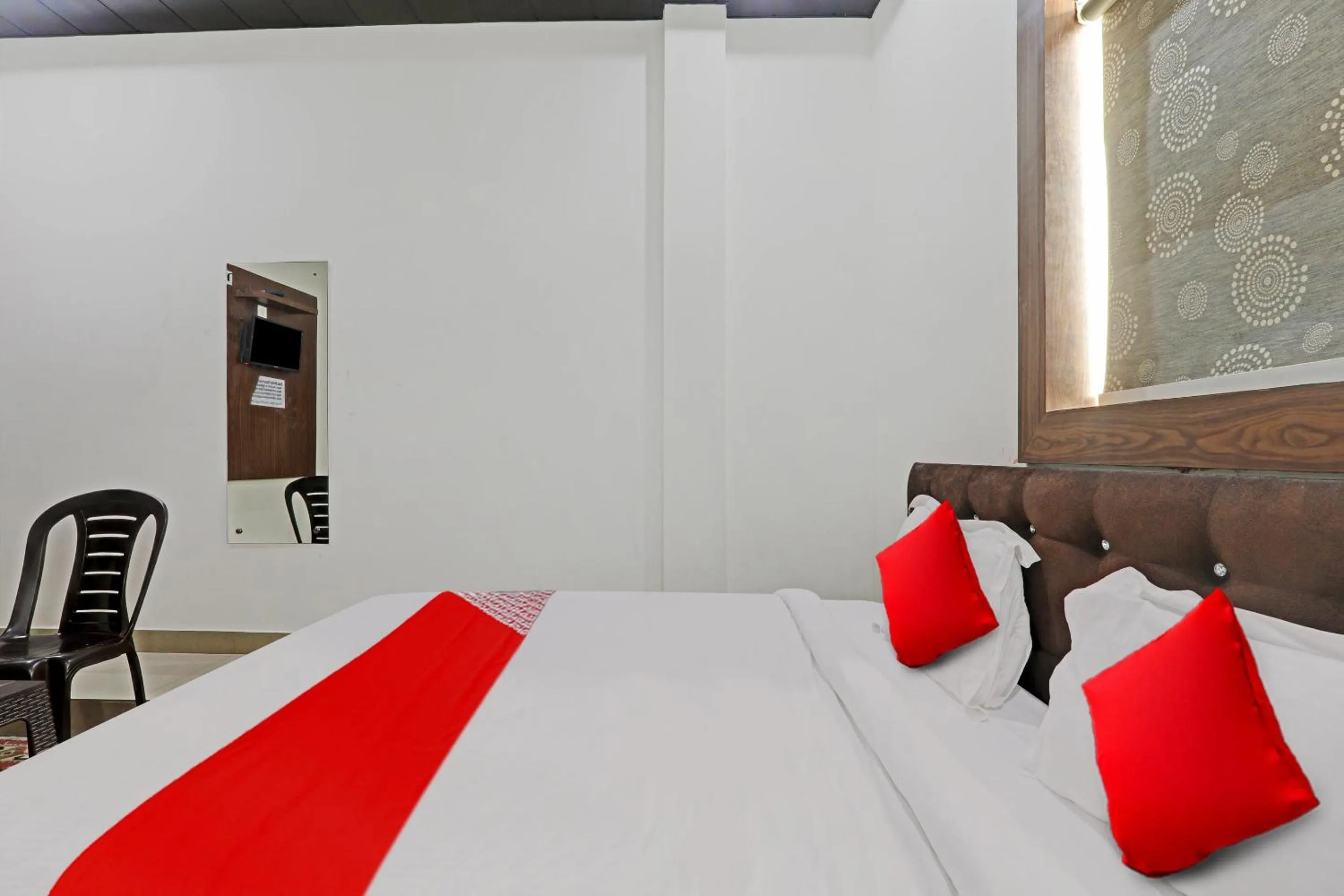 Bedroom in Hotel O R V Inn