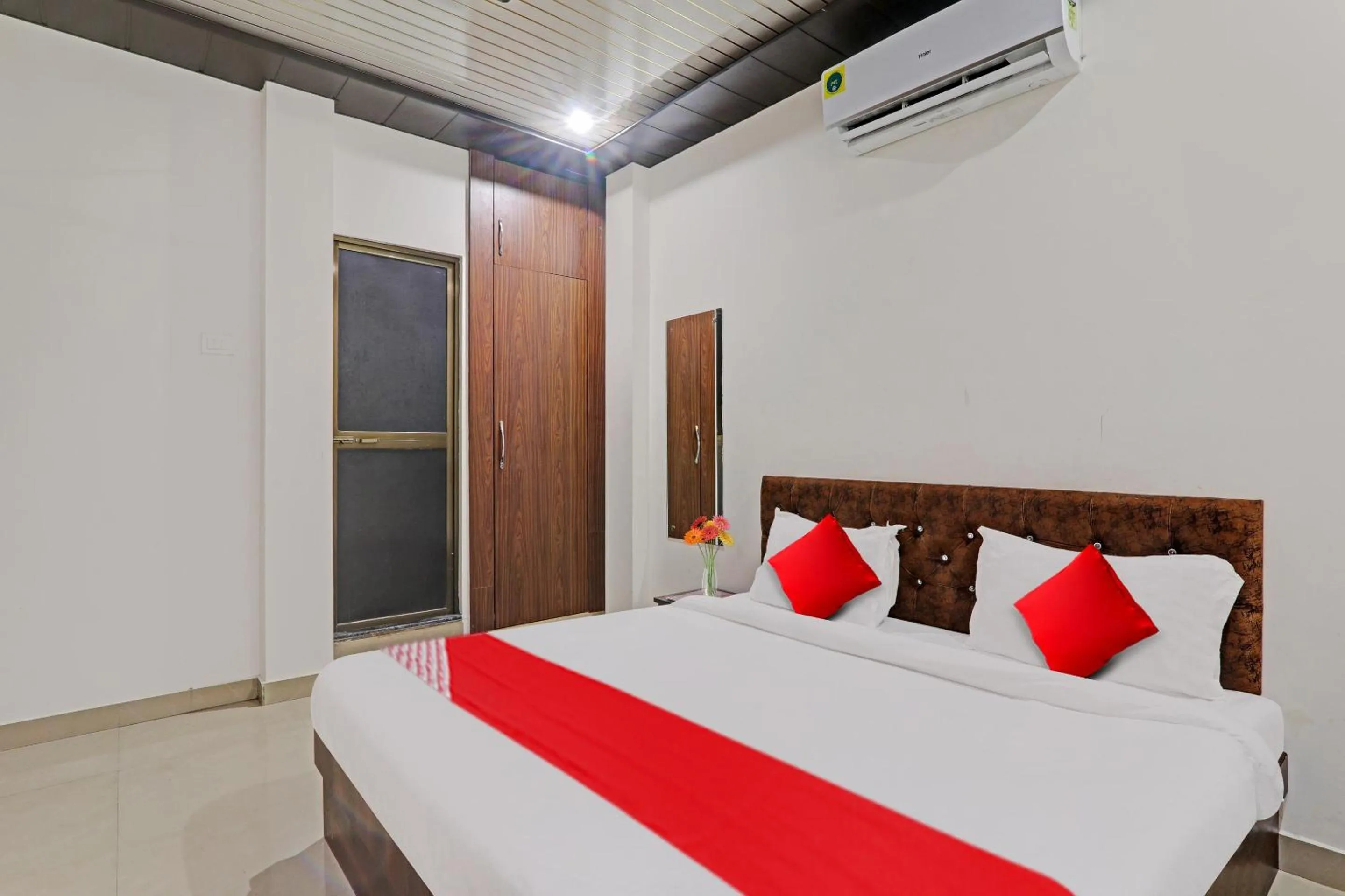 Bedroom in Hotel O R V Inn