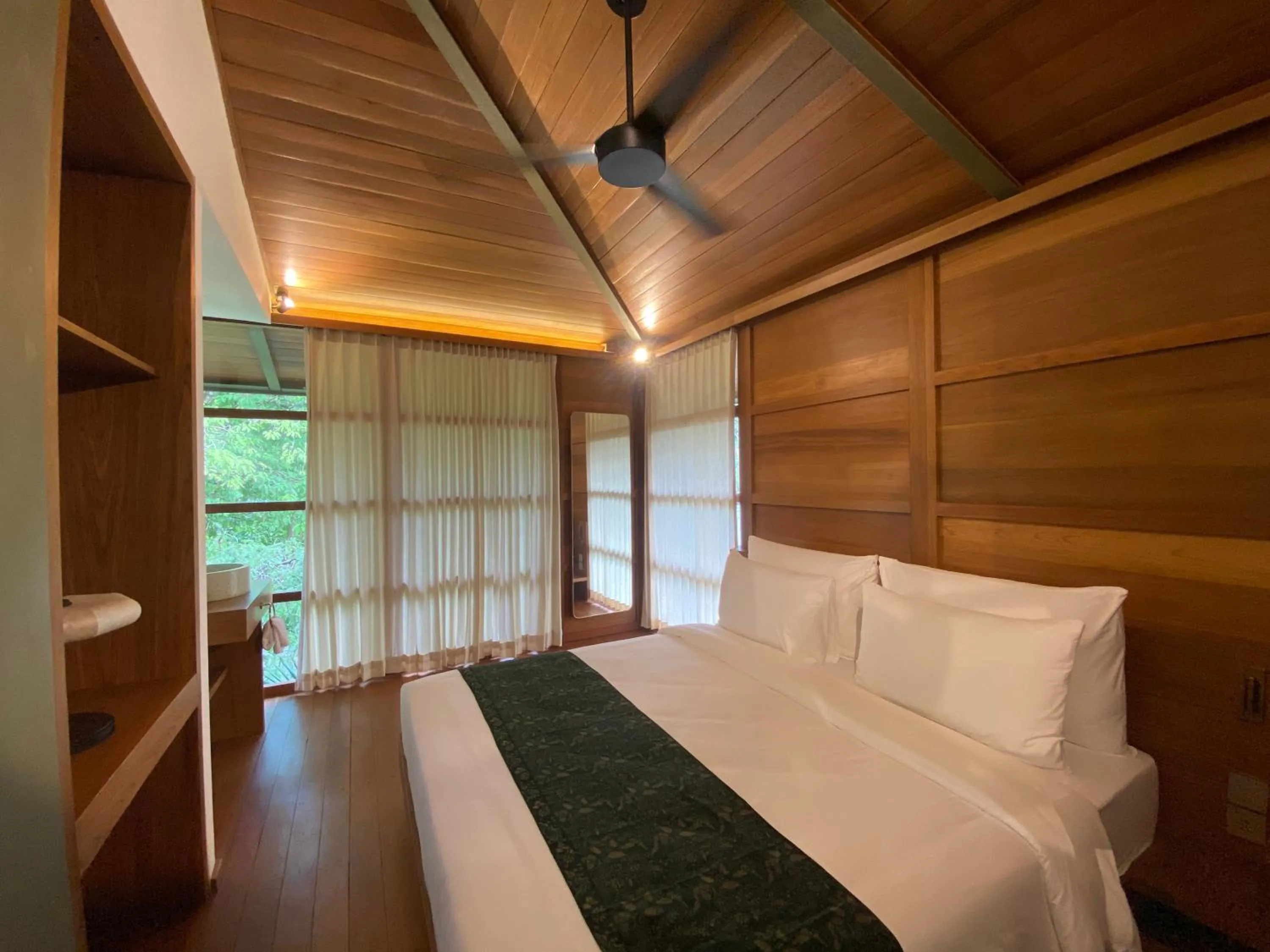 Bedroom, Bed in Grün Uluwatu