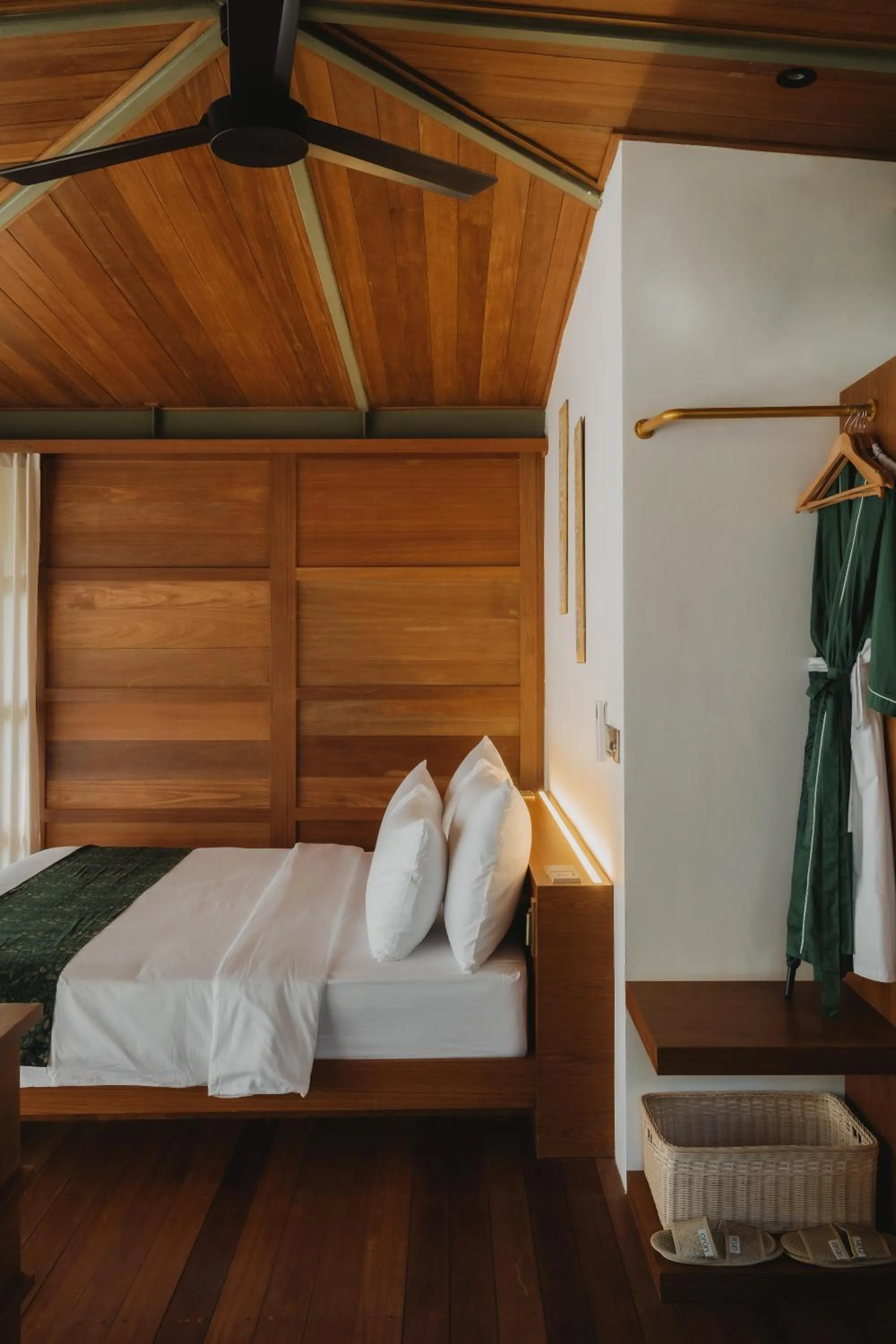 Bedroom, Bed in Grün Uluwatu