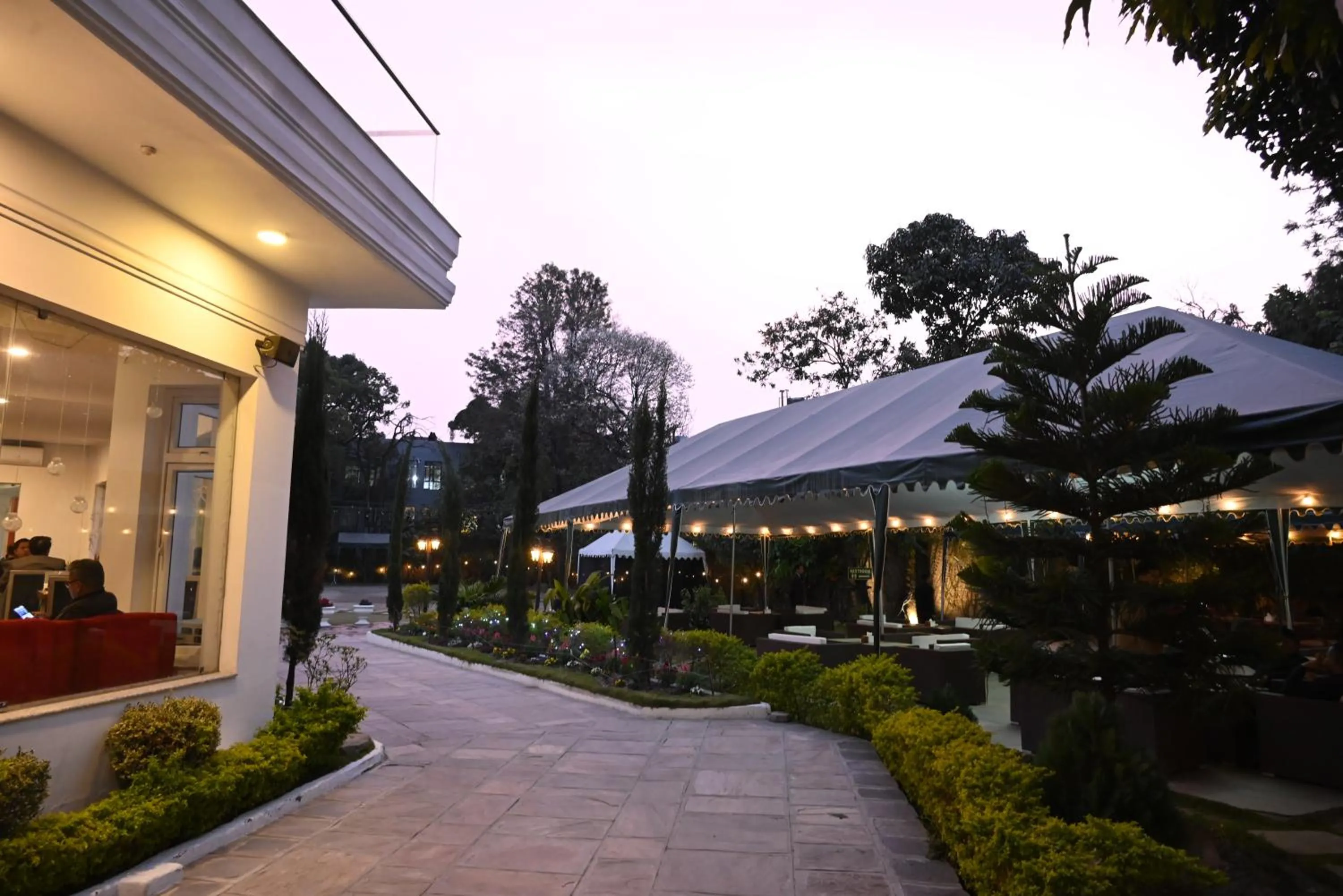 Restaurant/places to eat in Aranya Boutique Hotel