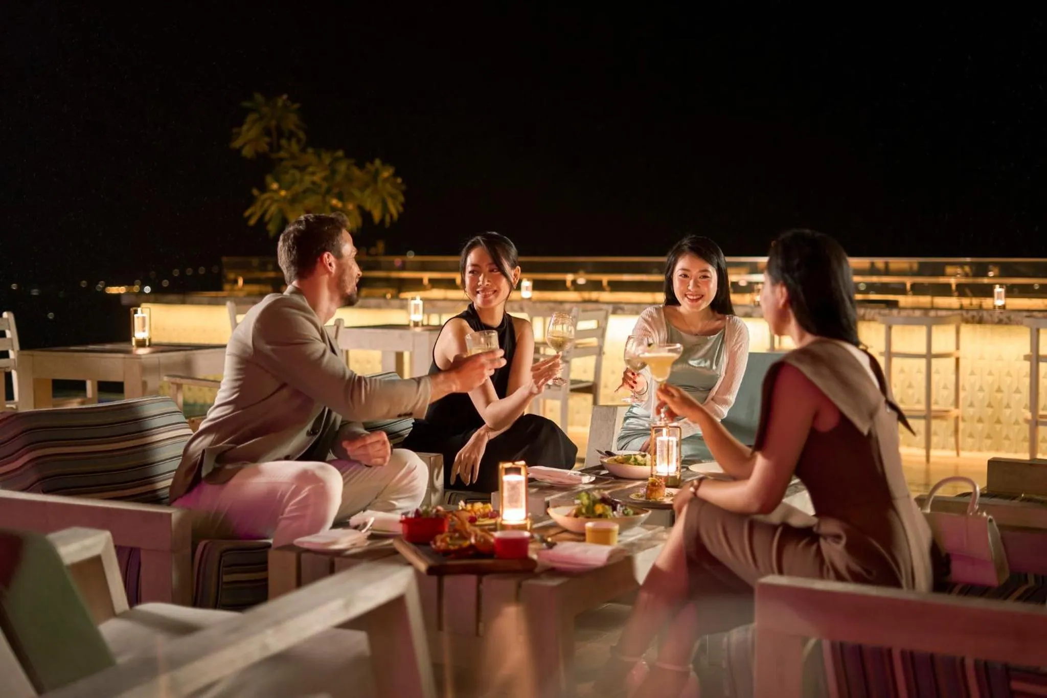 Lounge or bar in voco Ma Belle Danang by IHG