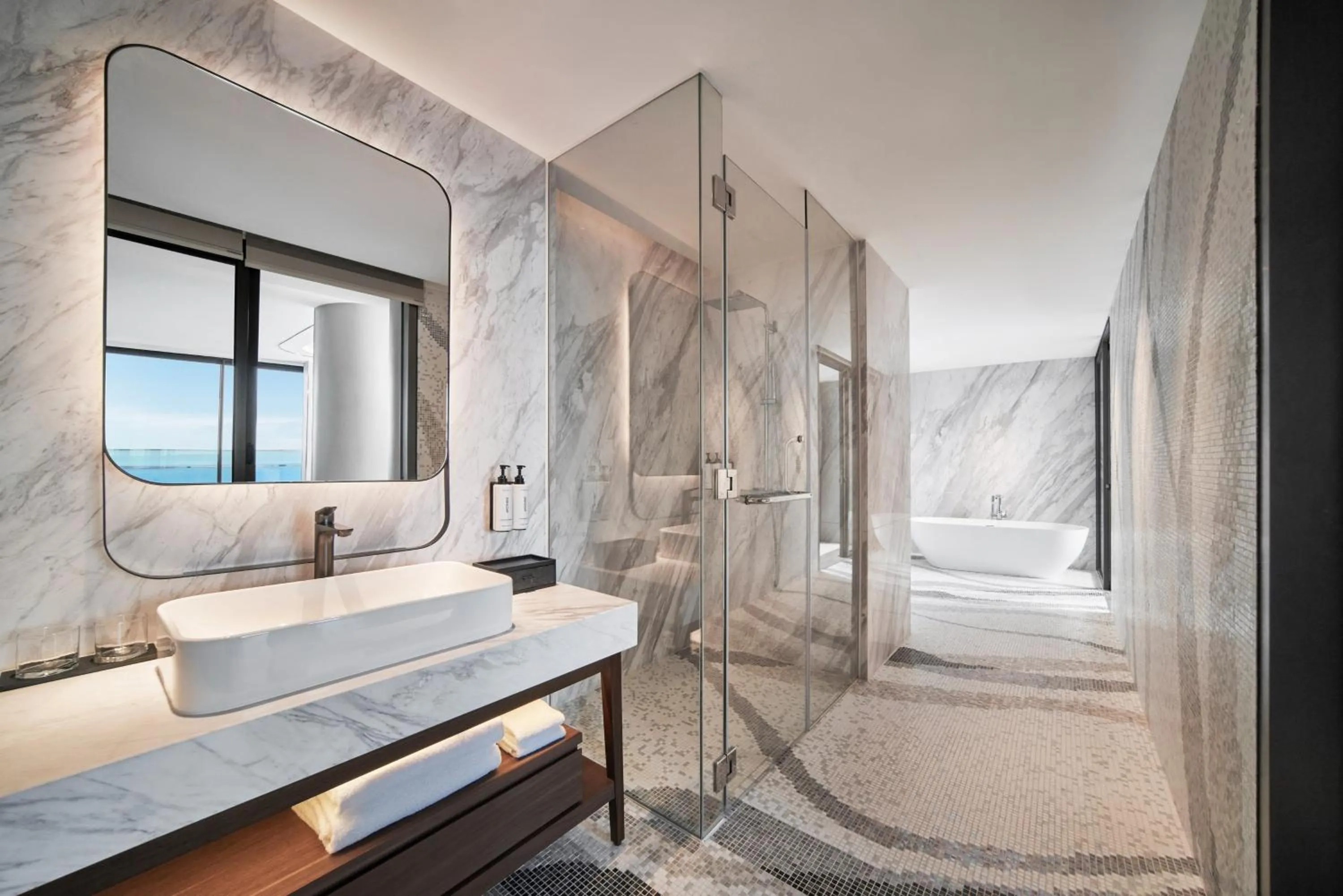 Photo of the whole room, Bed in voco Ma Belle Danang by IHG