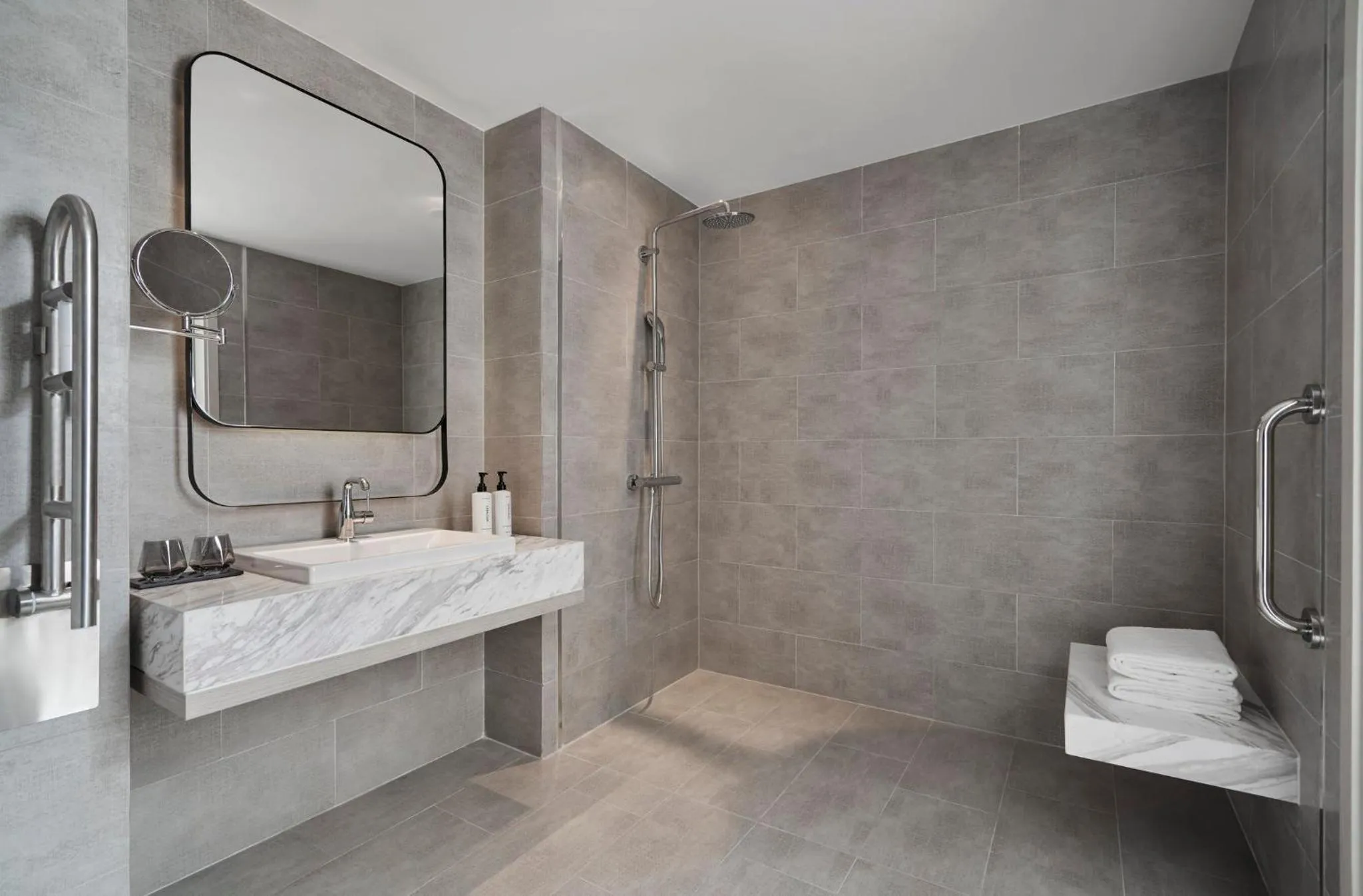 Photo of the whole room in voco Ma Belle Danang by IHG