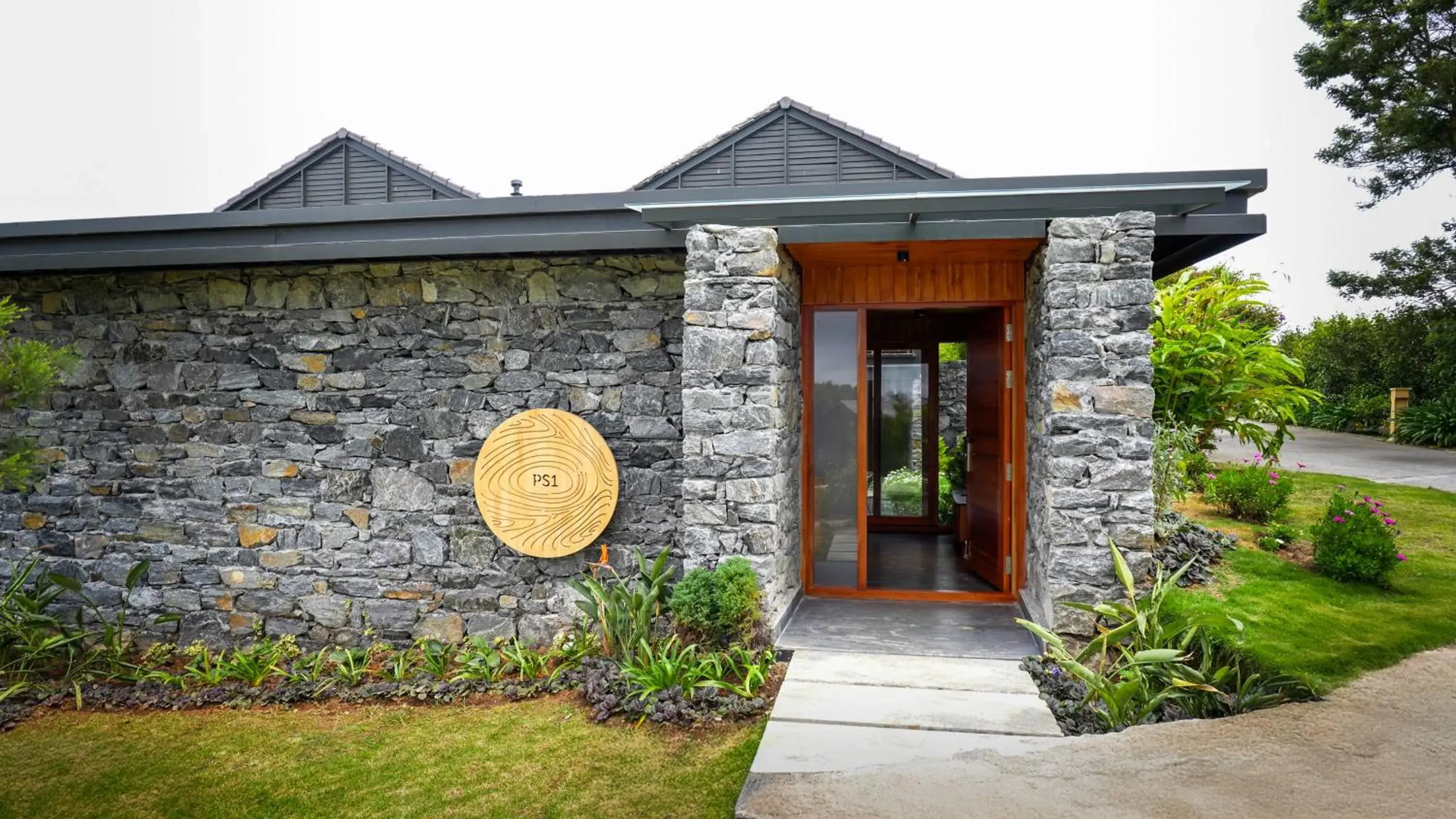 Facade/entrance in WelcomHeritage Ayatana Ooty Facade/entrance in WelcomHeritage Ayatana Ooty