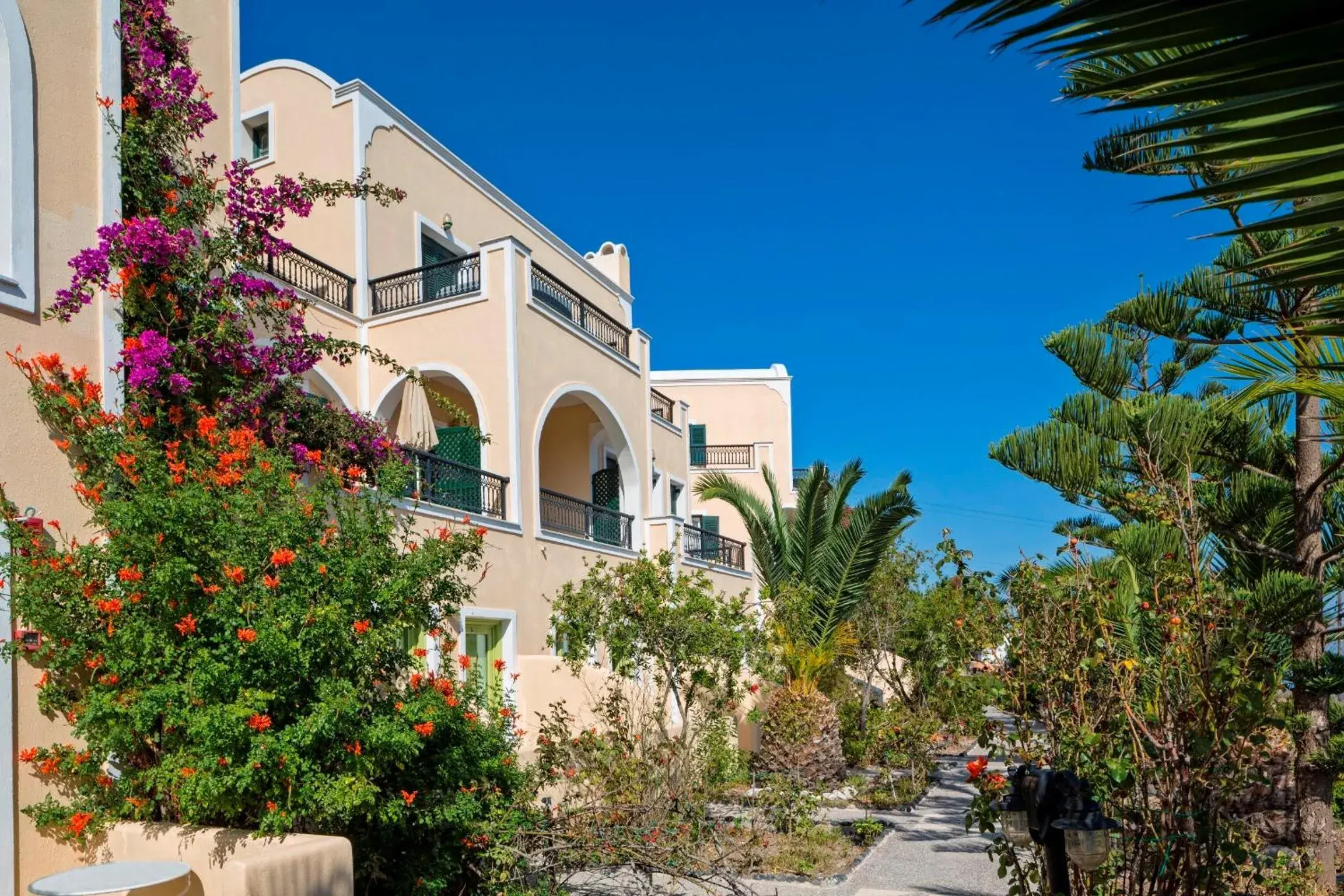 Facade/entrance in Aelia by Eltheon Facade/entrance in Aelia by Eltheon