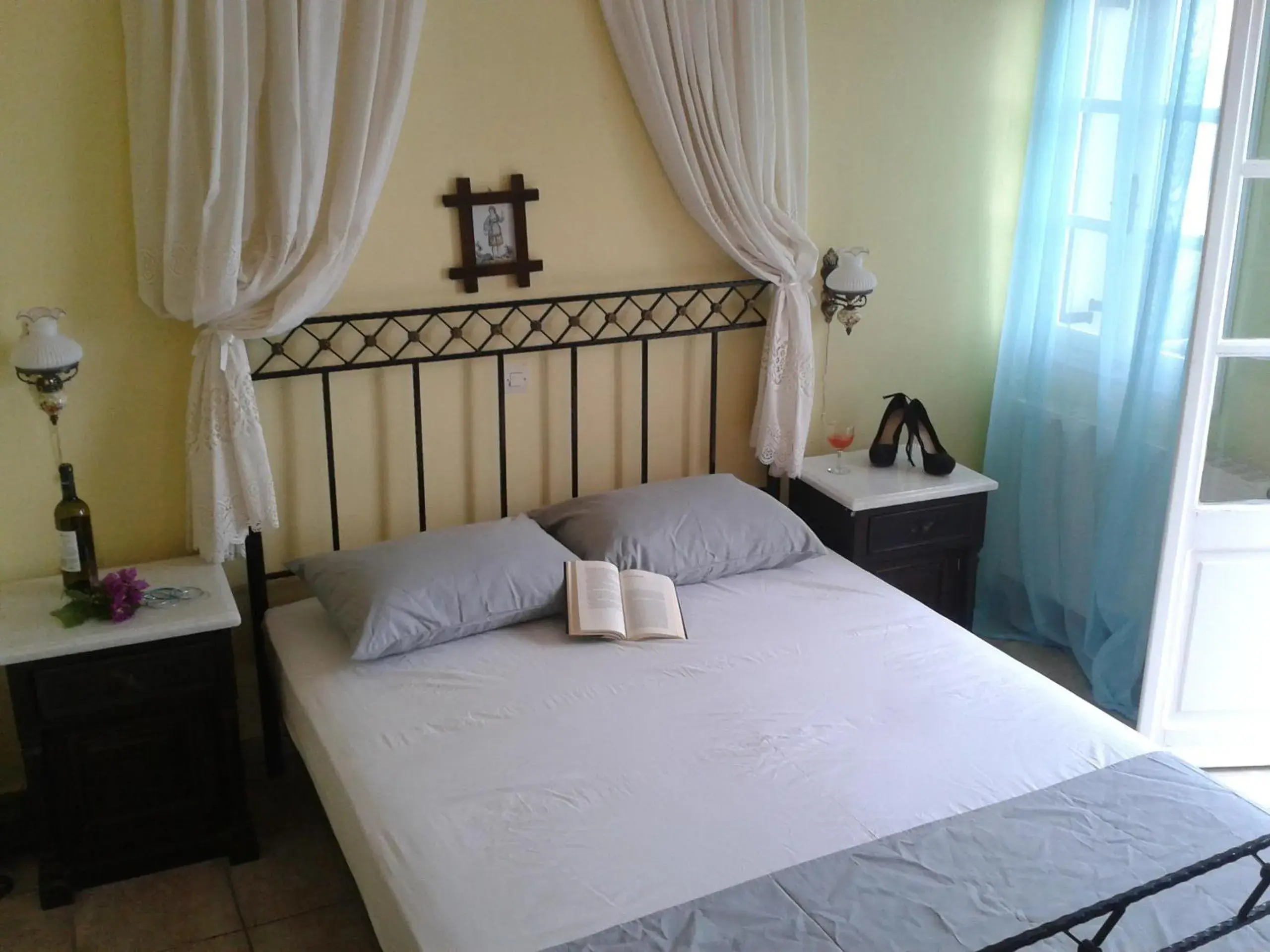 Bed in Aelia by Eltheon Bed in Aelia by Eltheon