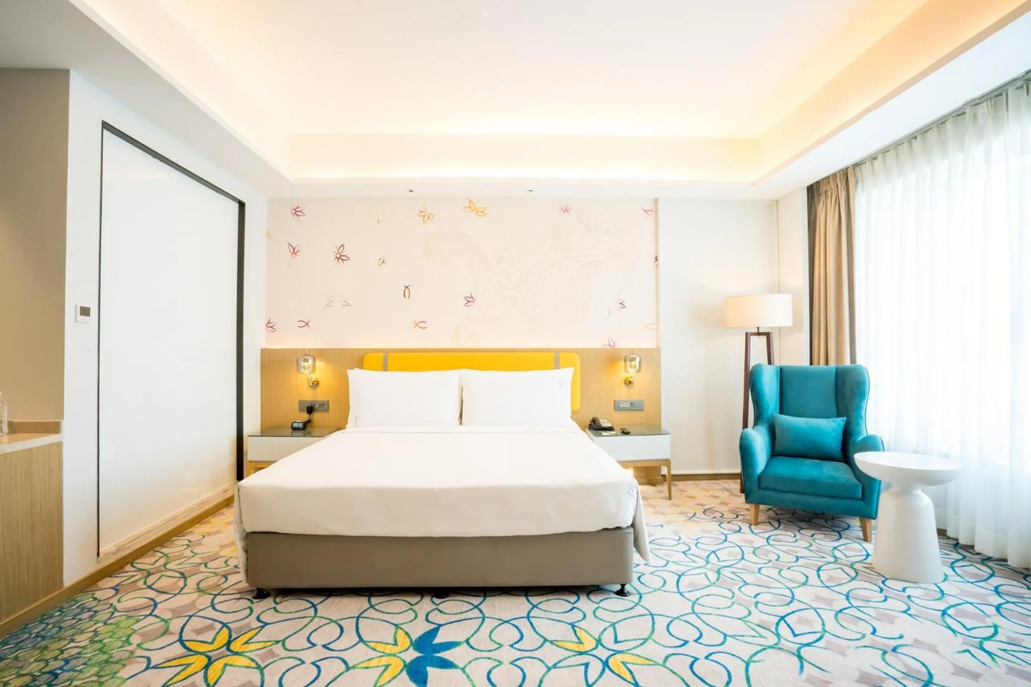 Photo of the whole room, Bed in Holiday Inn Lucknow Airport by IHG