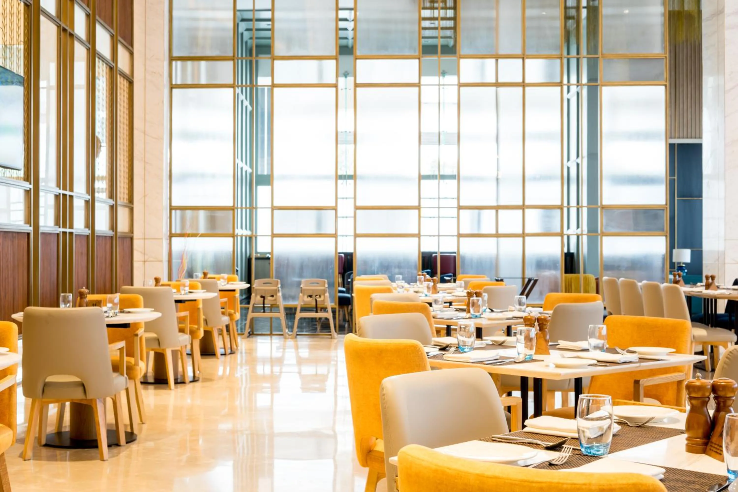 Restaurant/places to eat in Holiday Inn Lucknow Airport by IHG