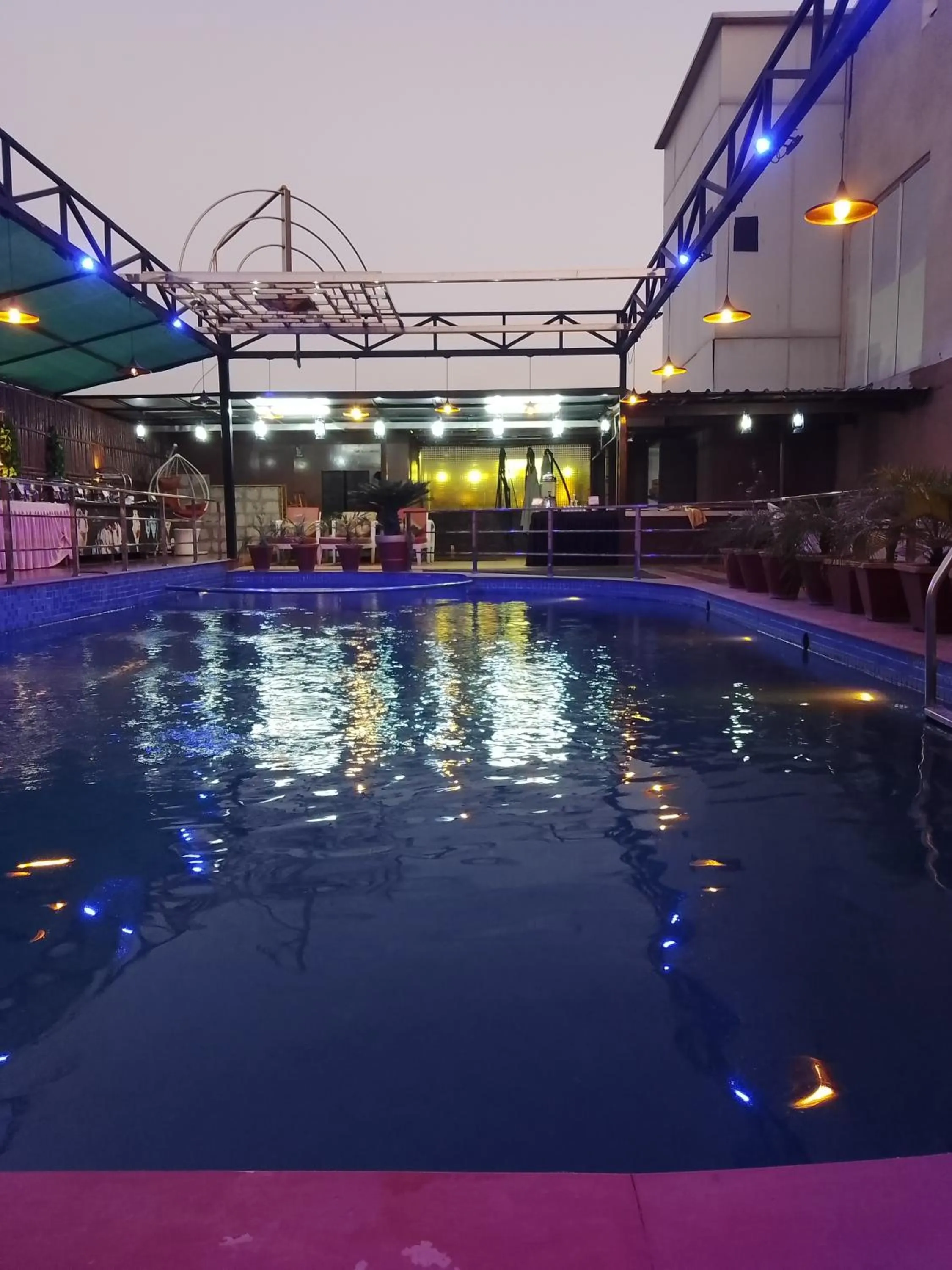 Swimming pool in Hotel 5 Flowers Ananta Elite