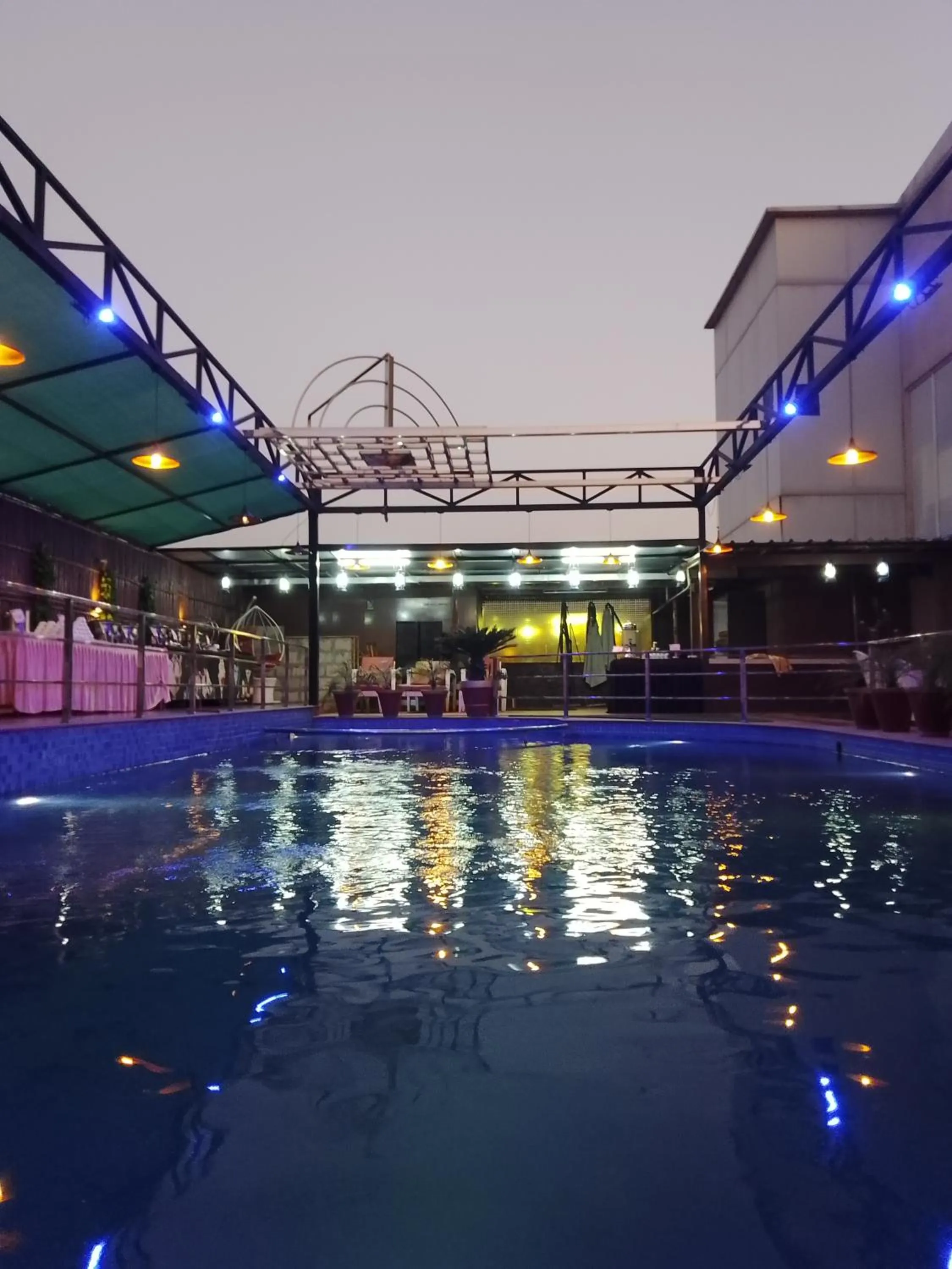 Swimming pool in Hotel 5 Flowers Ananta Elite