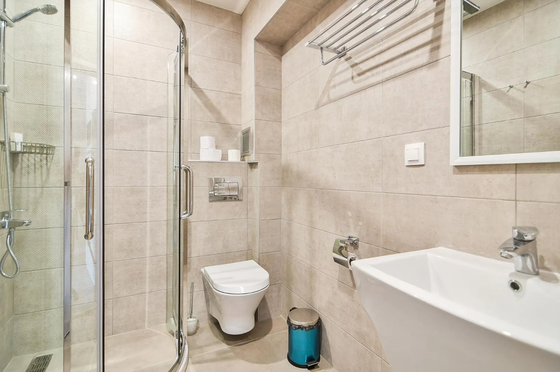 Shower in Sea lounge