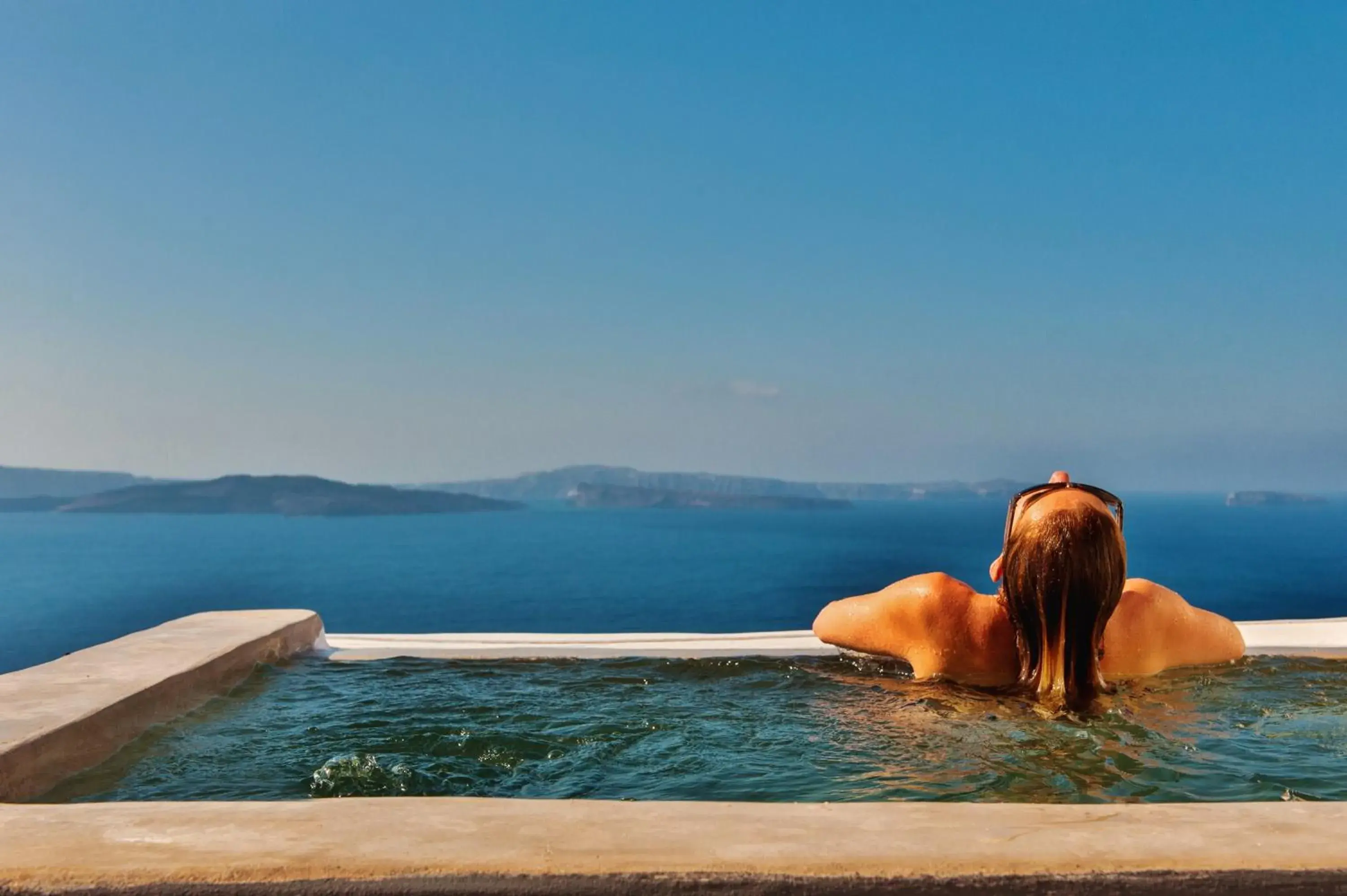 Deluxe Suite with Hot Tub and Caldera View in Chroma Suites Deluxe Suite with Hot Tub and Caldera View in Chroma Suites