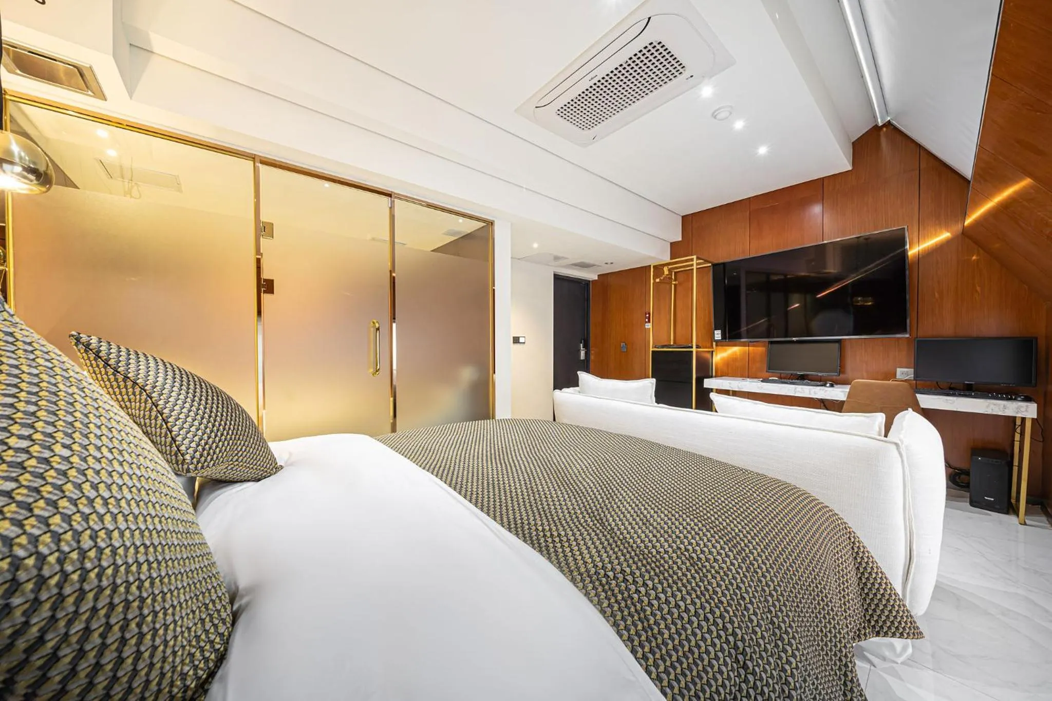 Bed in Jongno Olive Hotel