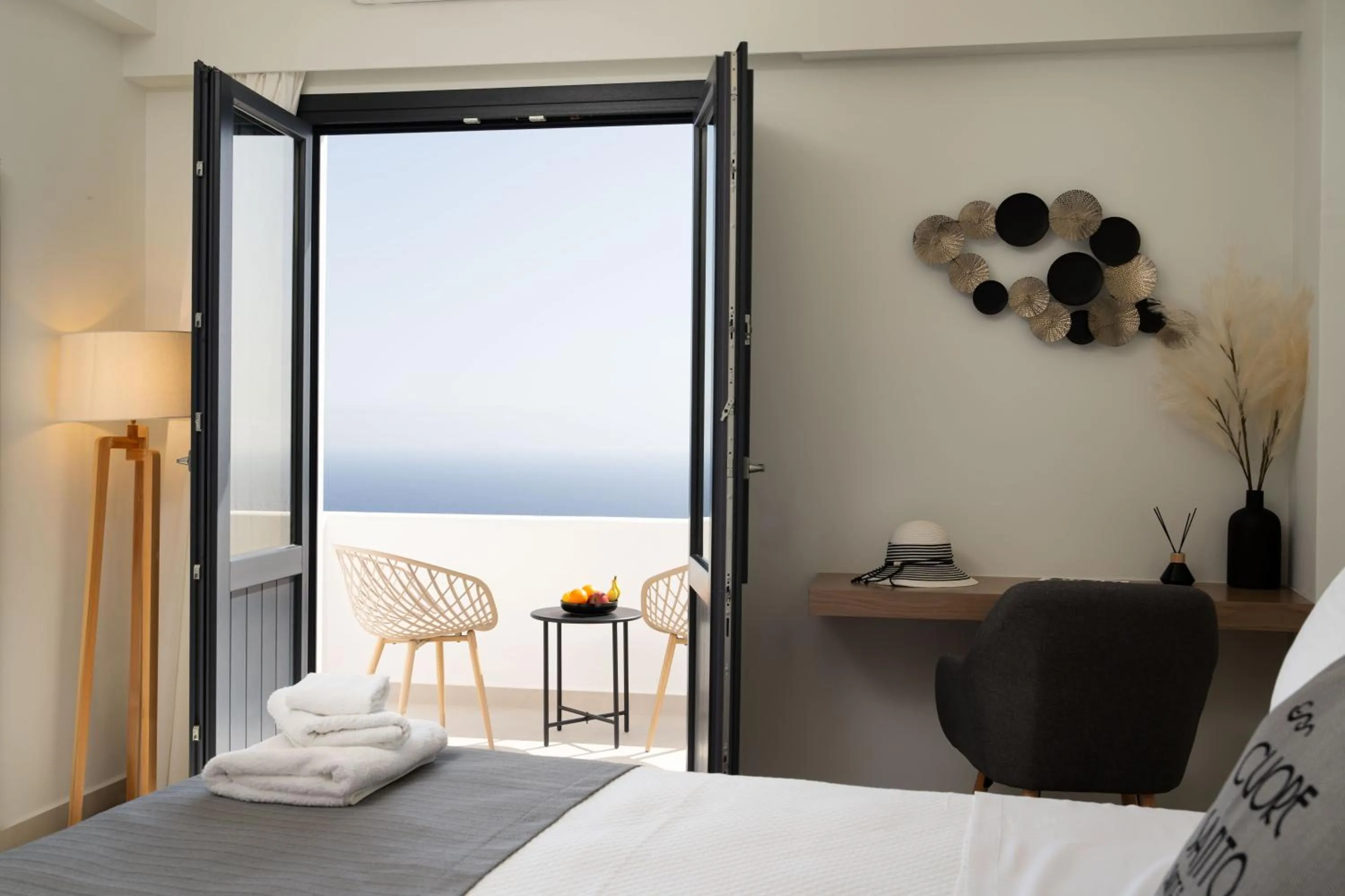 View (from property/room), Bed in Cuore Santo Suites