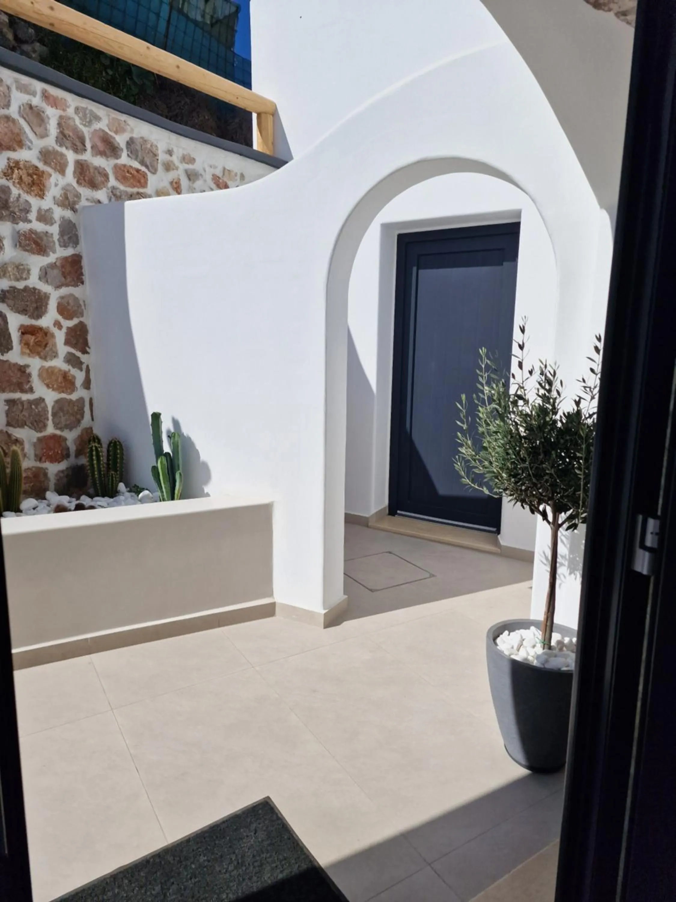 Facade/entrance in Cuore Santo Suites