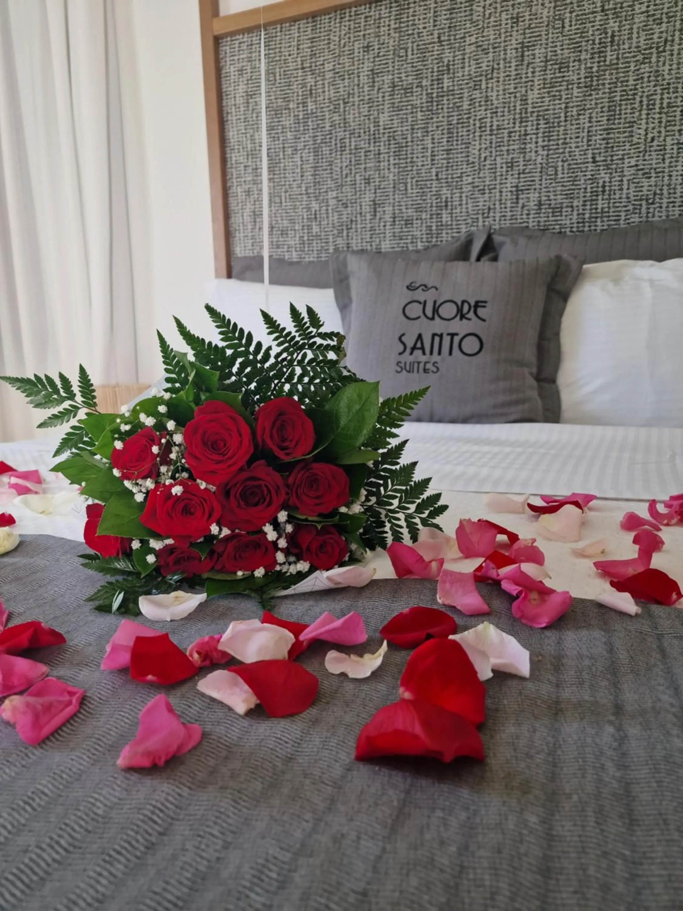 Bed in Cuore Santo Suites