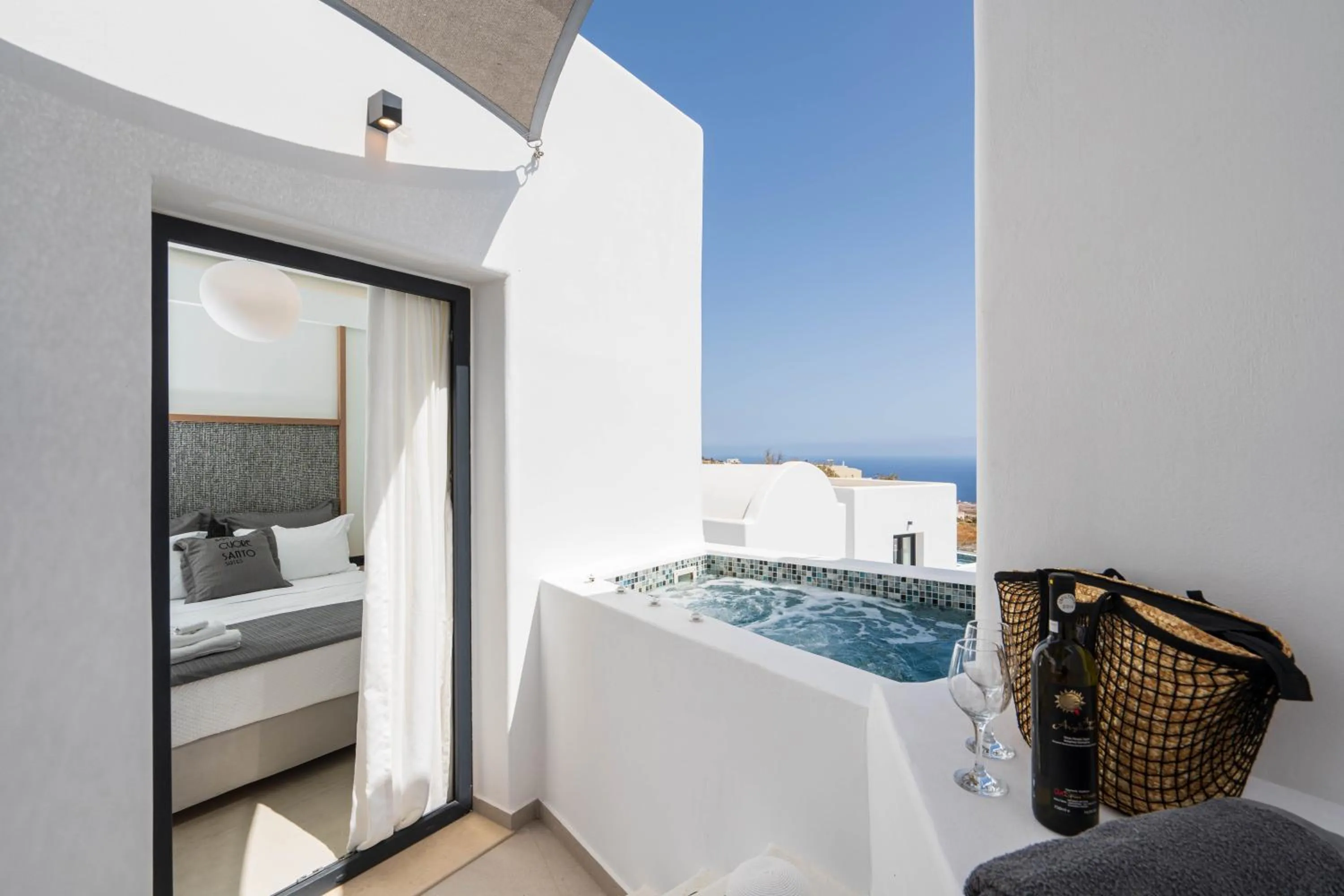 Superior Triple Room with Hot Tub in Cuore Santo Suites