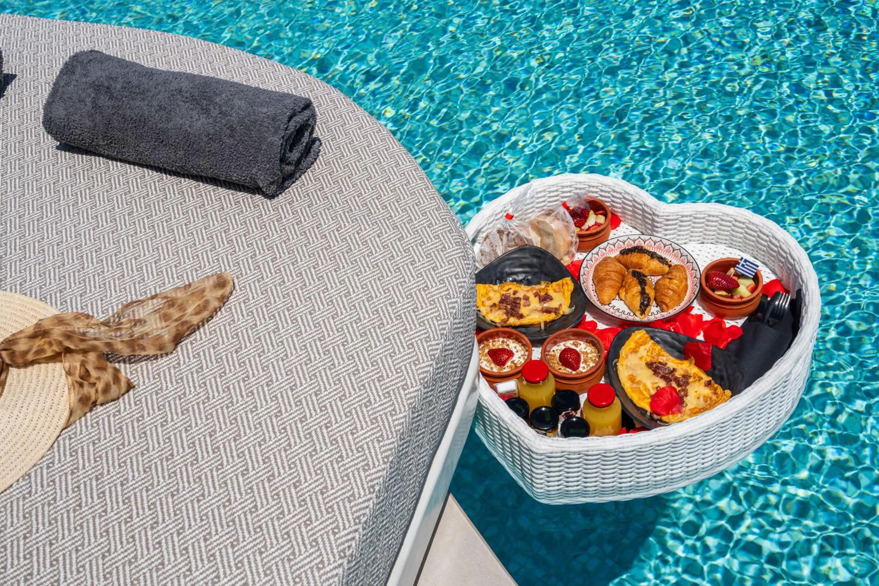 sunbed in Cuore Santo Suites