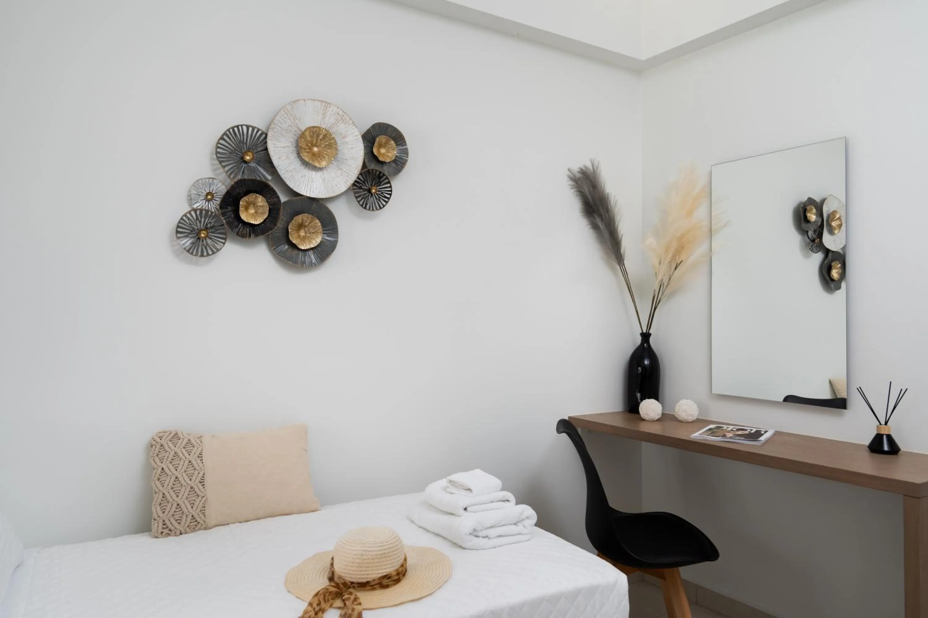 Photo of the whole room, Bed in Cuore Santo Suites