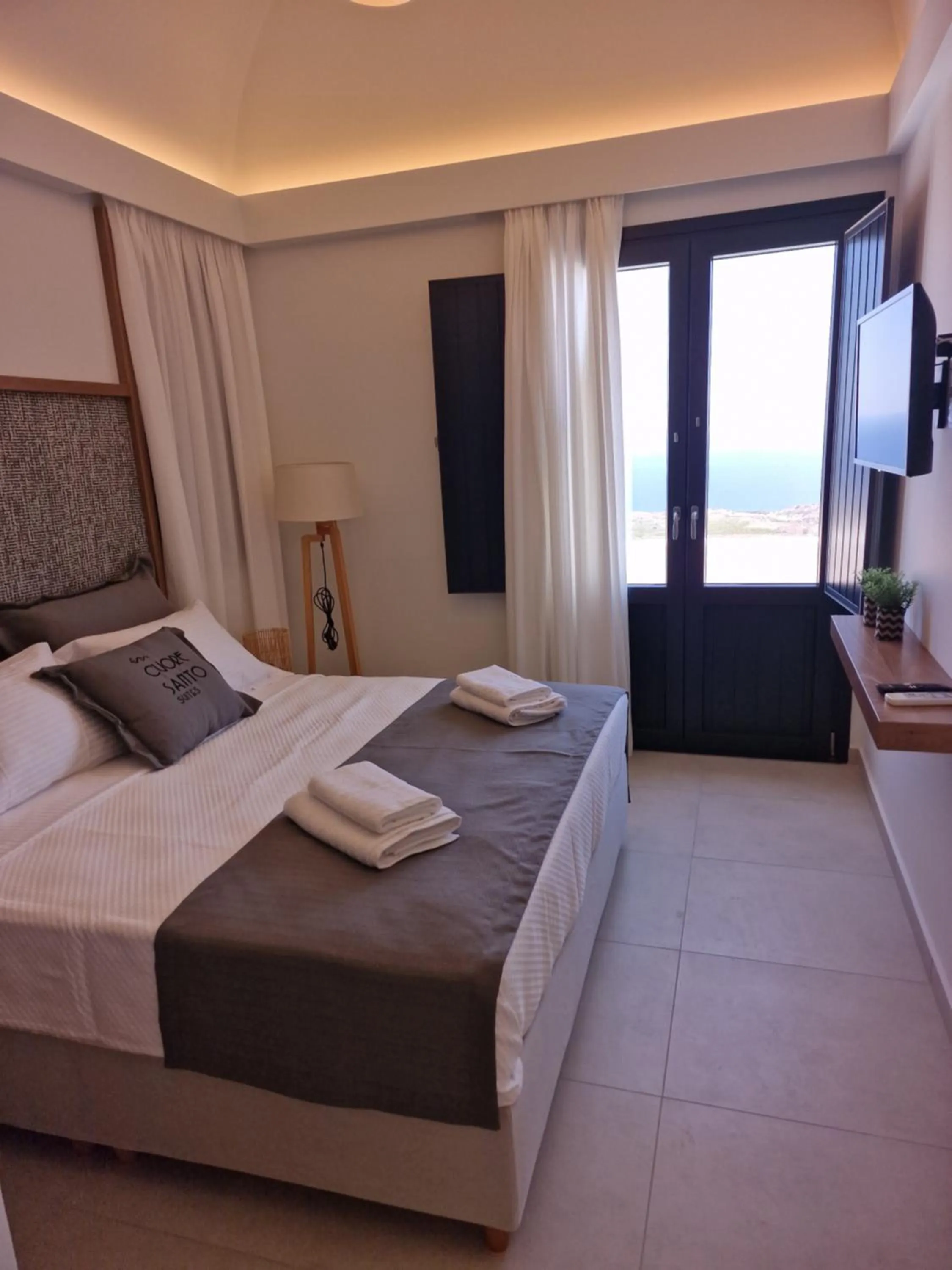 Bedroom, Bed in Cuore Santo Suites