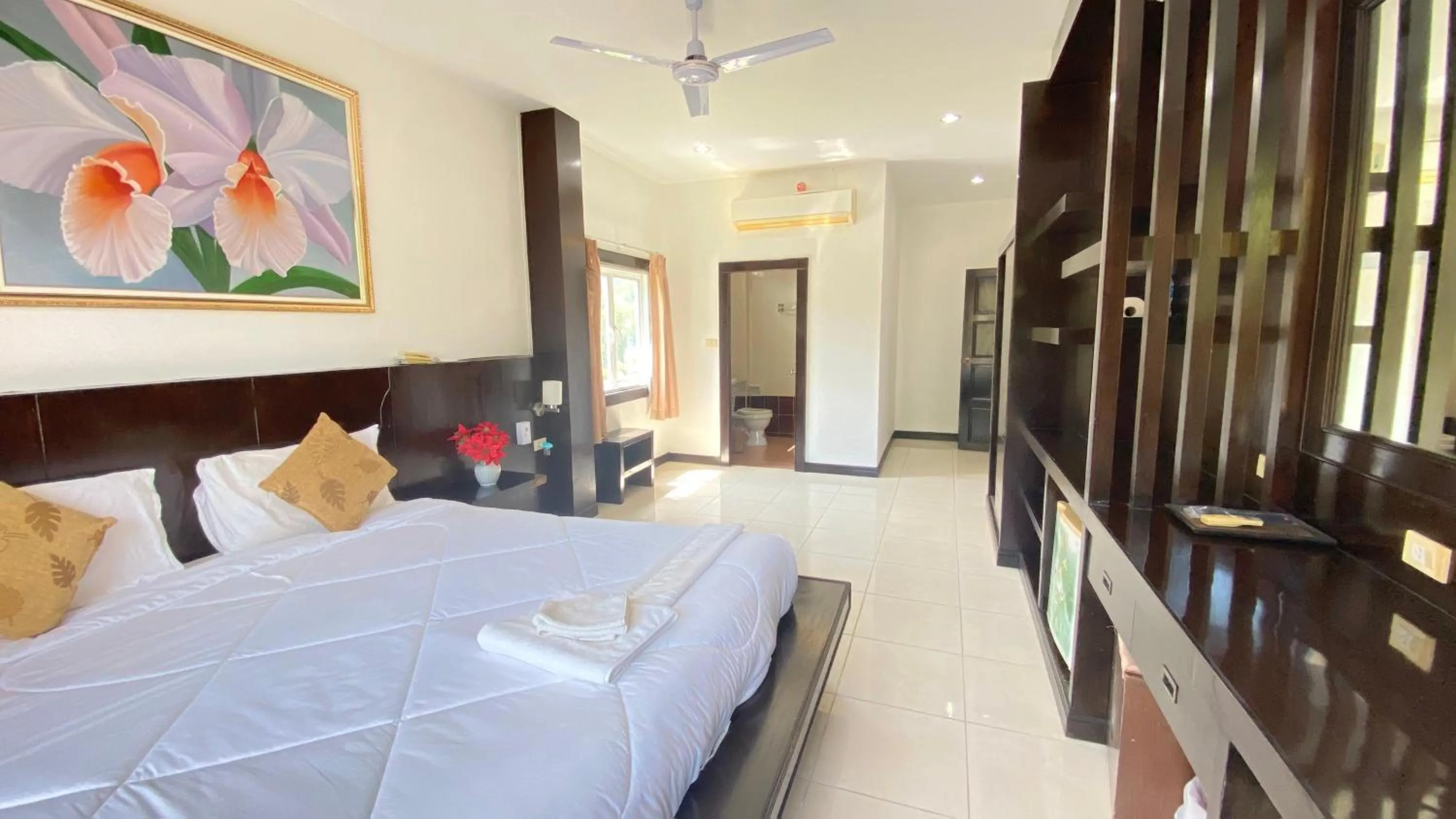 Bed in SM Patong Resort