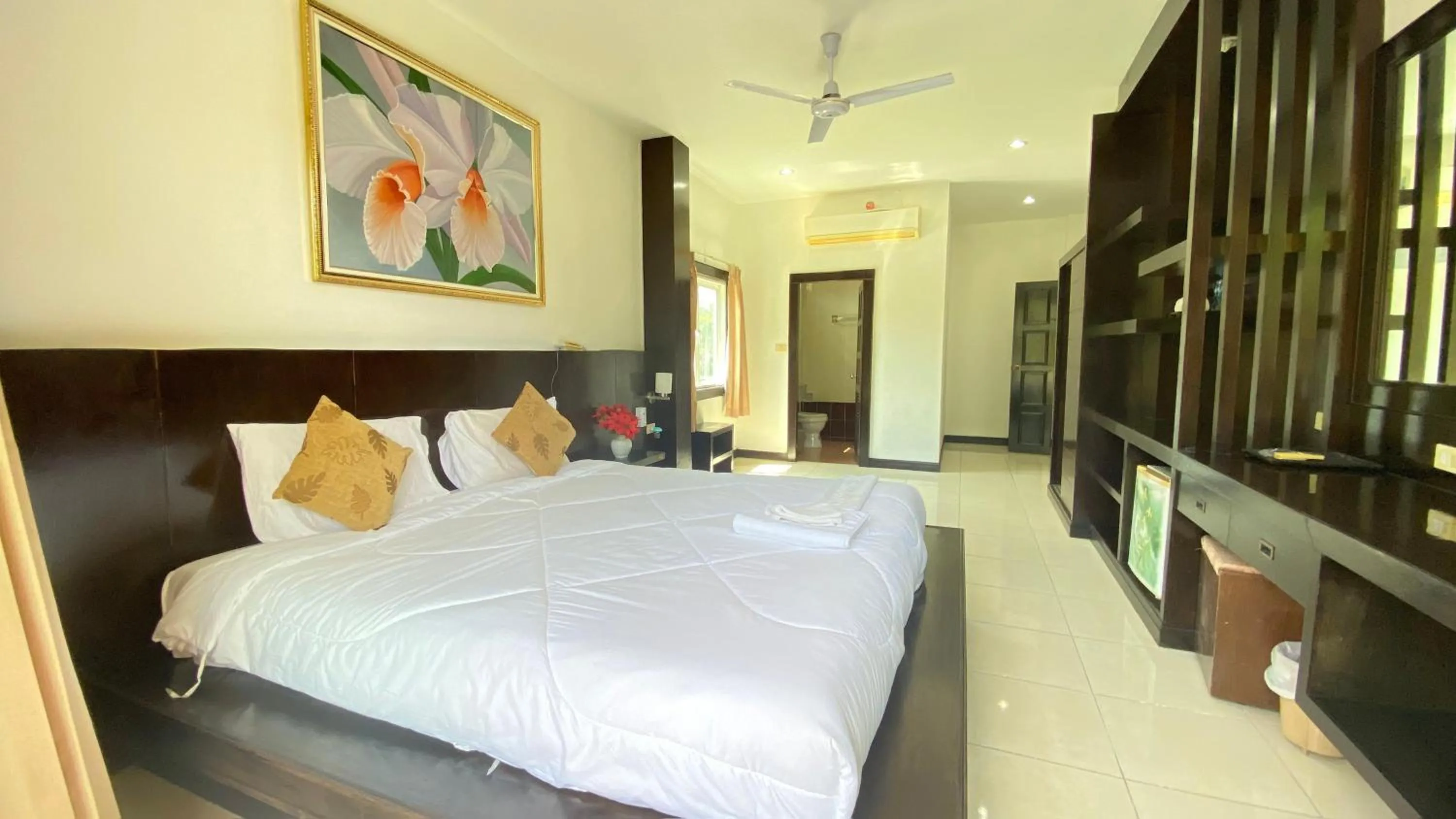 Bed in SM Patong Resort