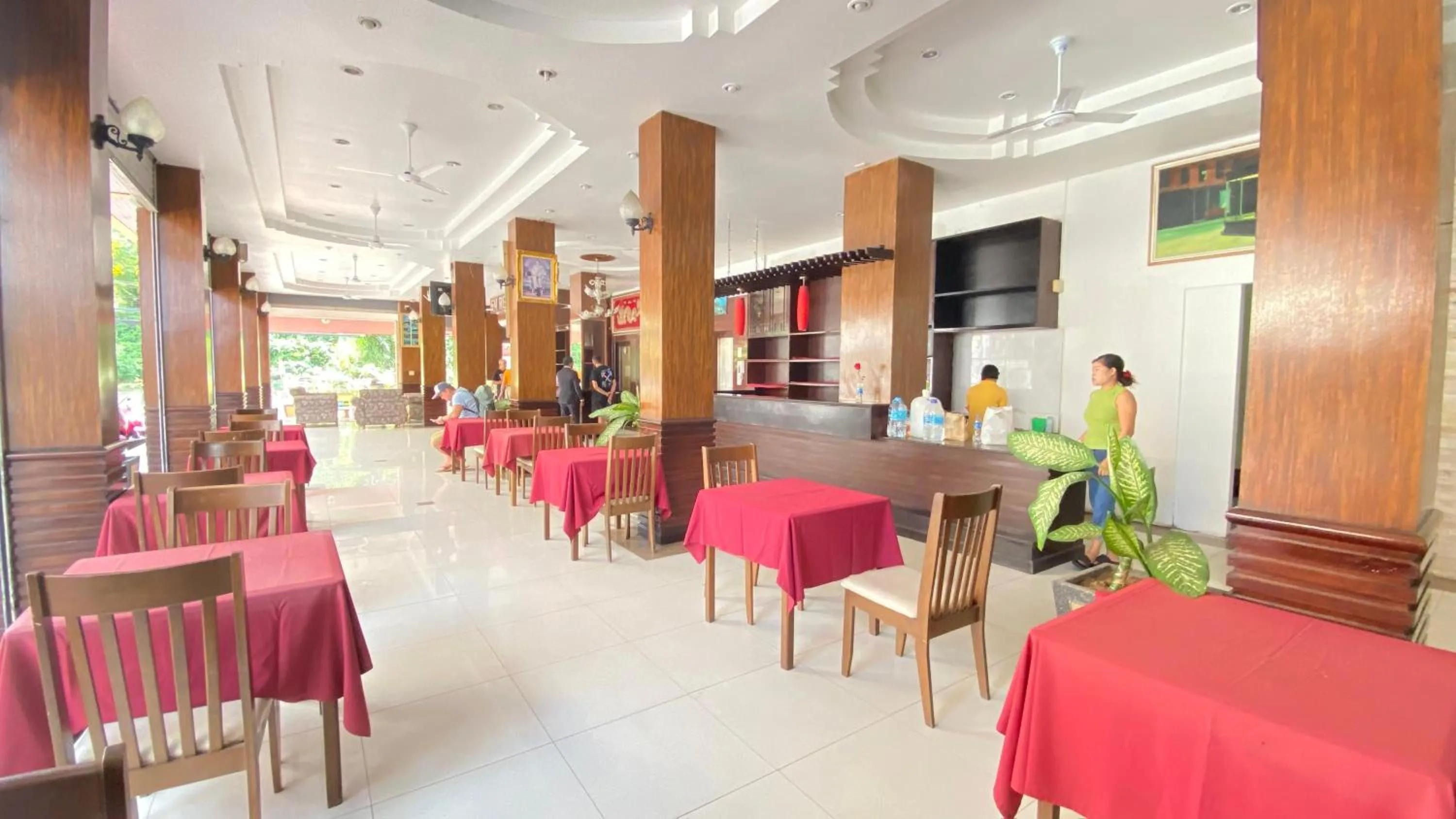 Restaurant/places to eat in SM Patong Resort