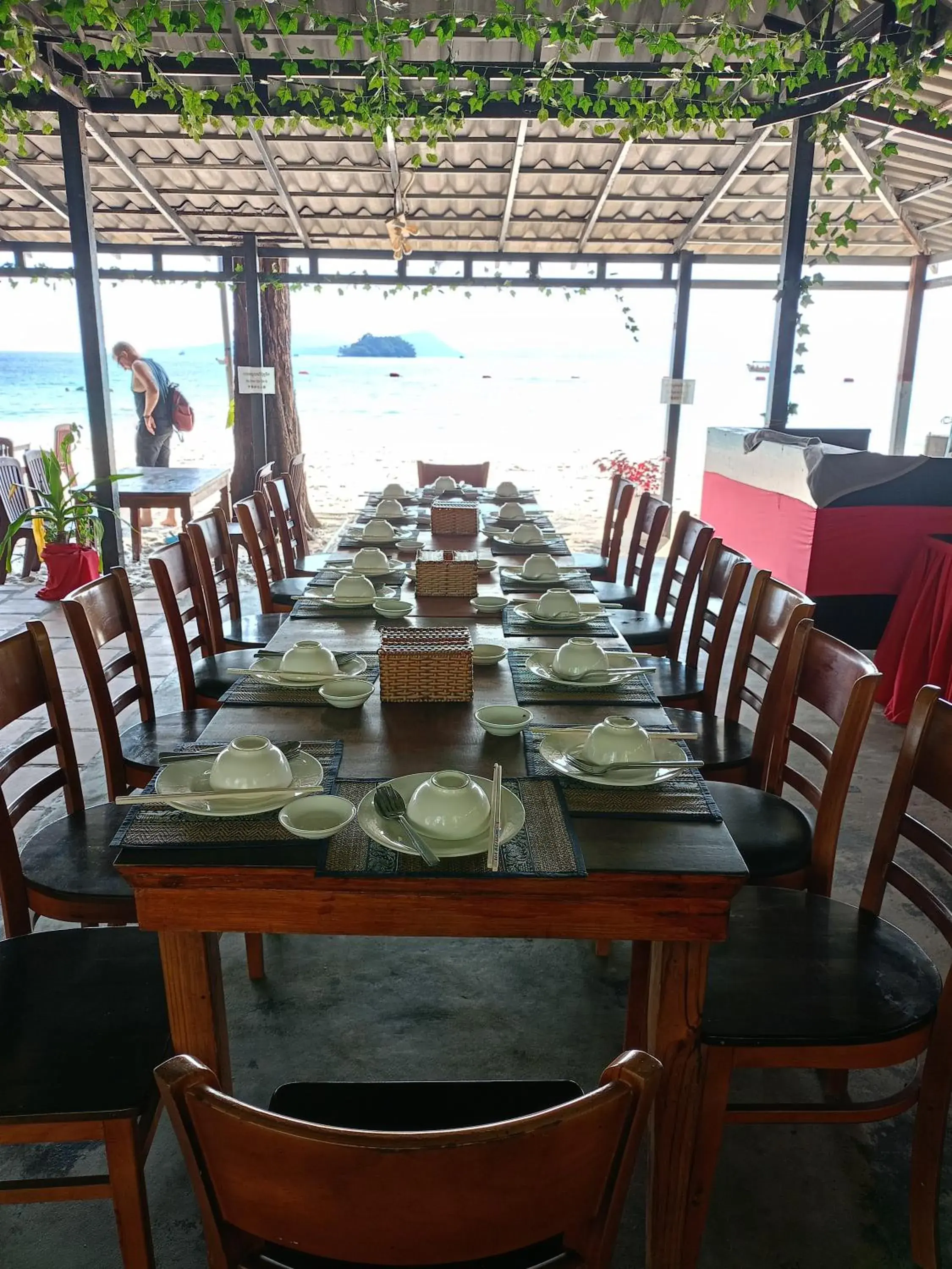 Restaurant/places to eat in SCARLET SAILS BUNGALOW Restaurant/places to eat in SCARLET SAILS BUNGALOW