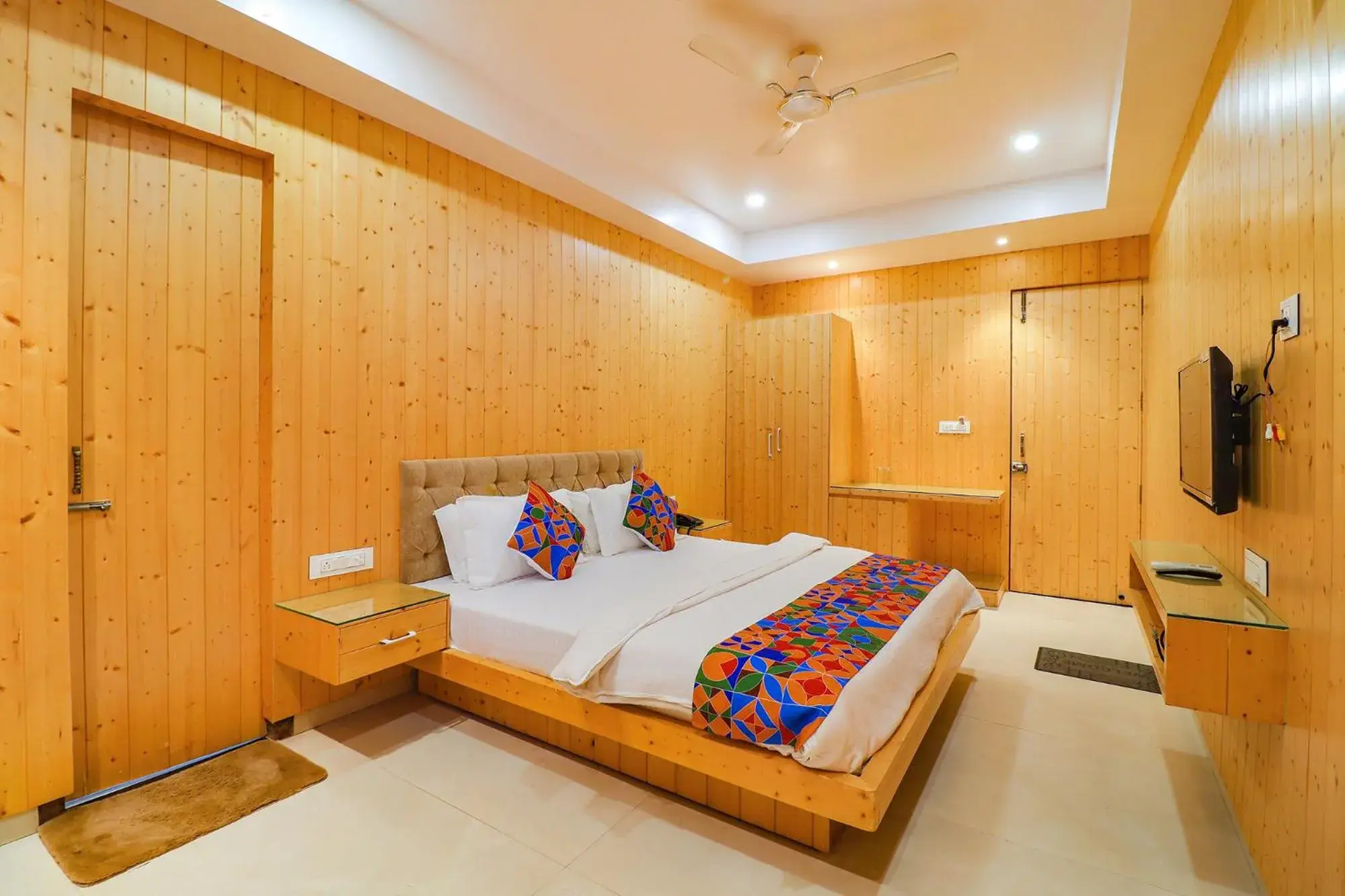 Bed in FabHotel Grand Arya Bed in FabHotel Grand Arya